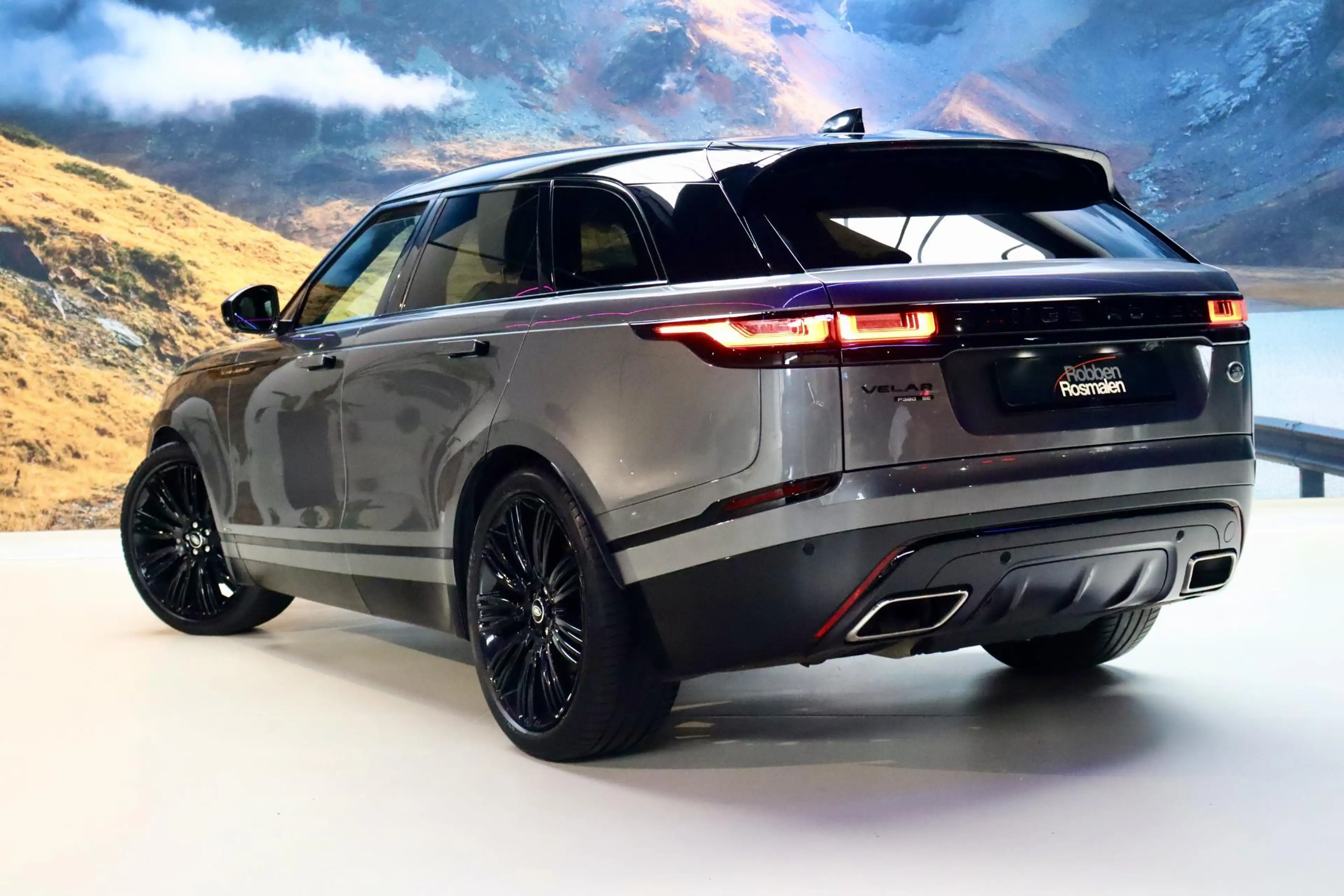 Land Rover Range Rover Velar 3.0 V6 SC AWD R-Dynamic SE PANO|CAM — photo 4