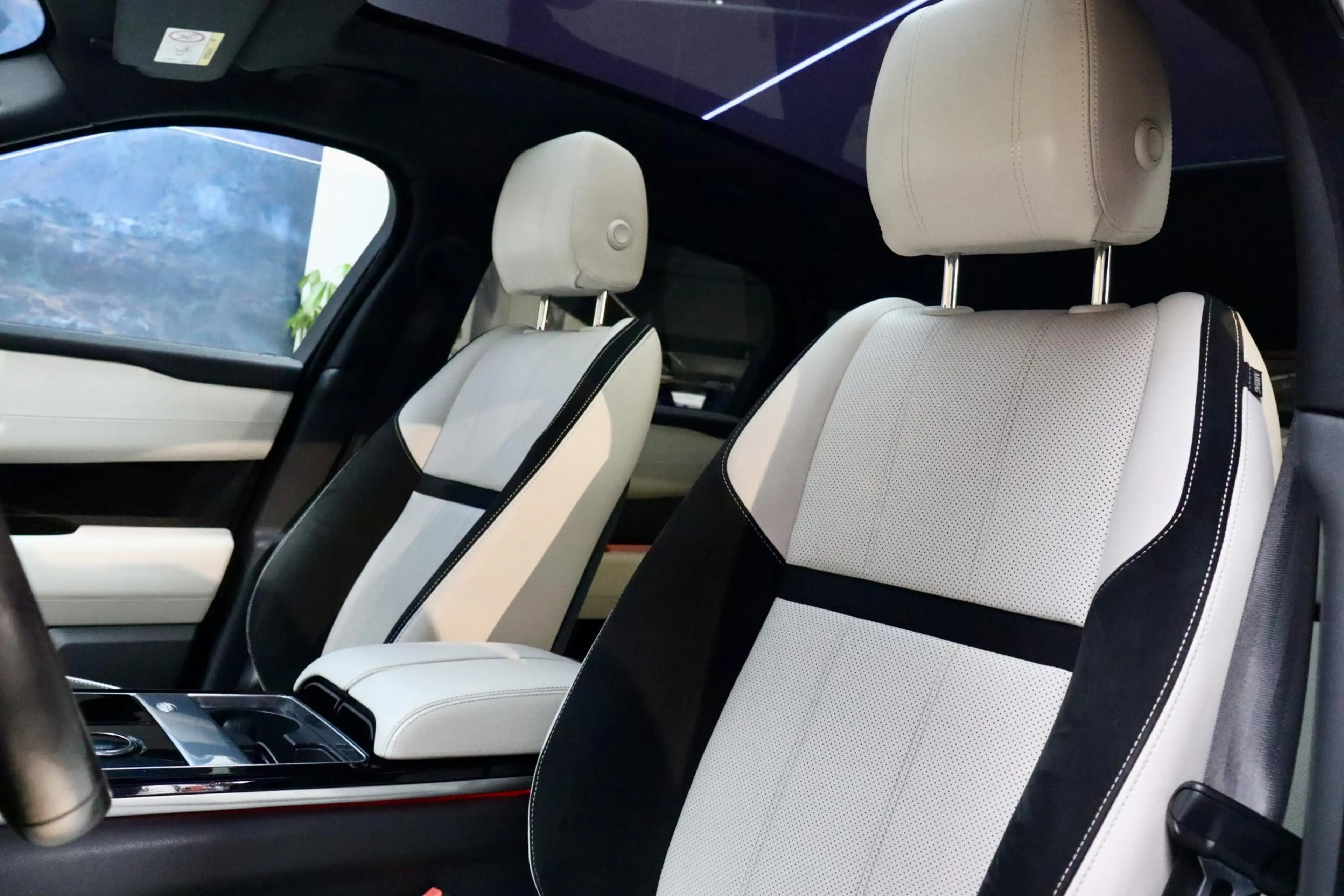 Land Rover Range Rover Velar 3.0 V6 SC AWD R-Dynamic SE PANO|CAM — photo 10