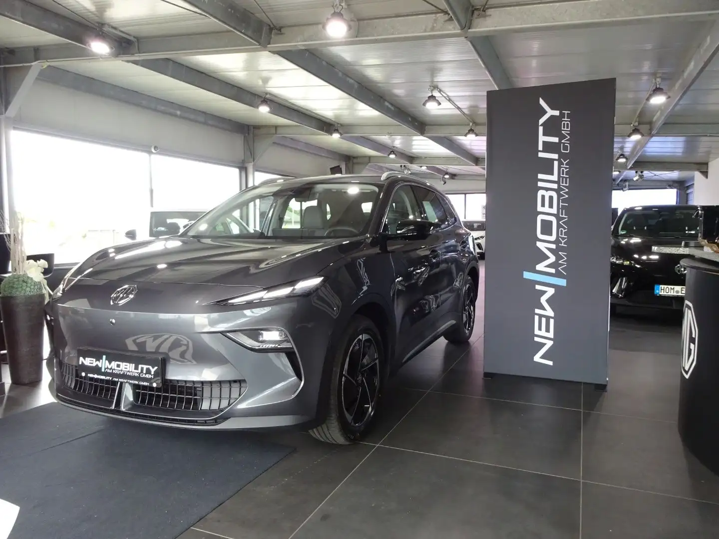 MG S5 Luxury 64 kWh Long Range Grau - 2