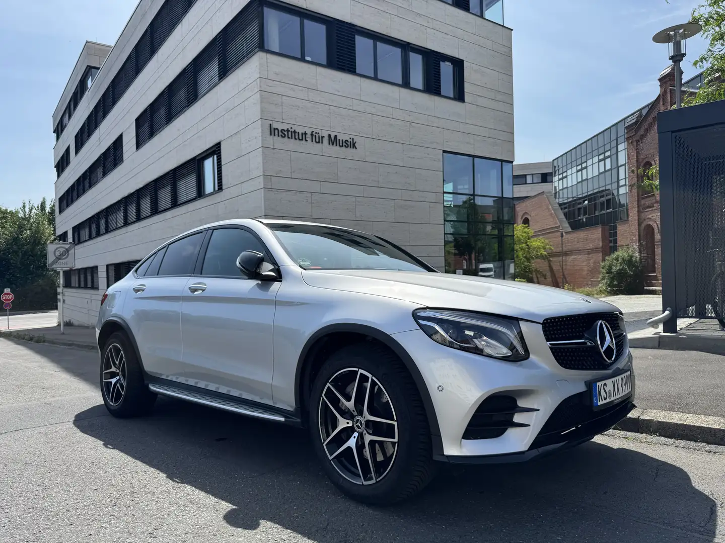 Mercedes-Benz GLC 250 Coupe 4Matic 9G-TRONIC AMG Line Night Packet Silber - 1