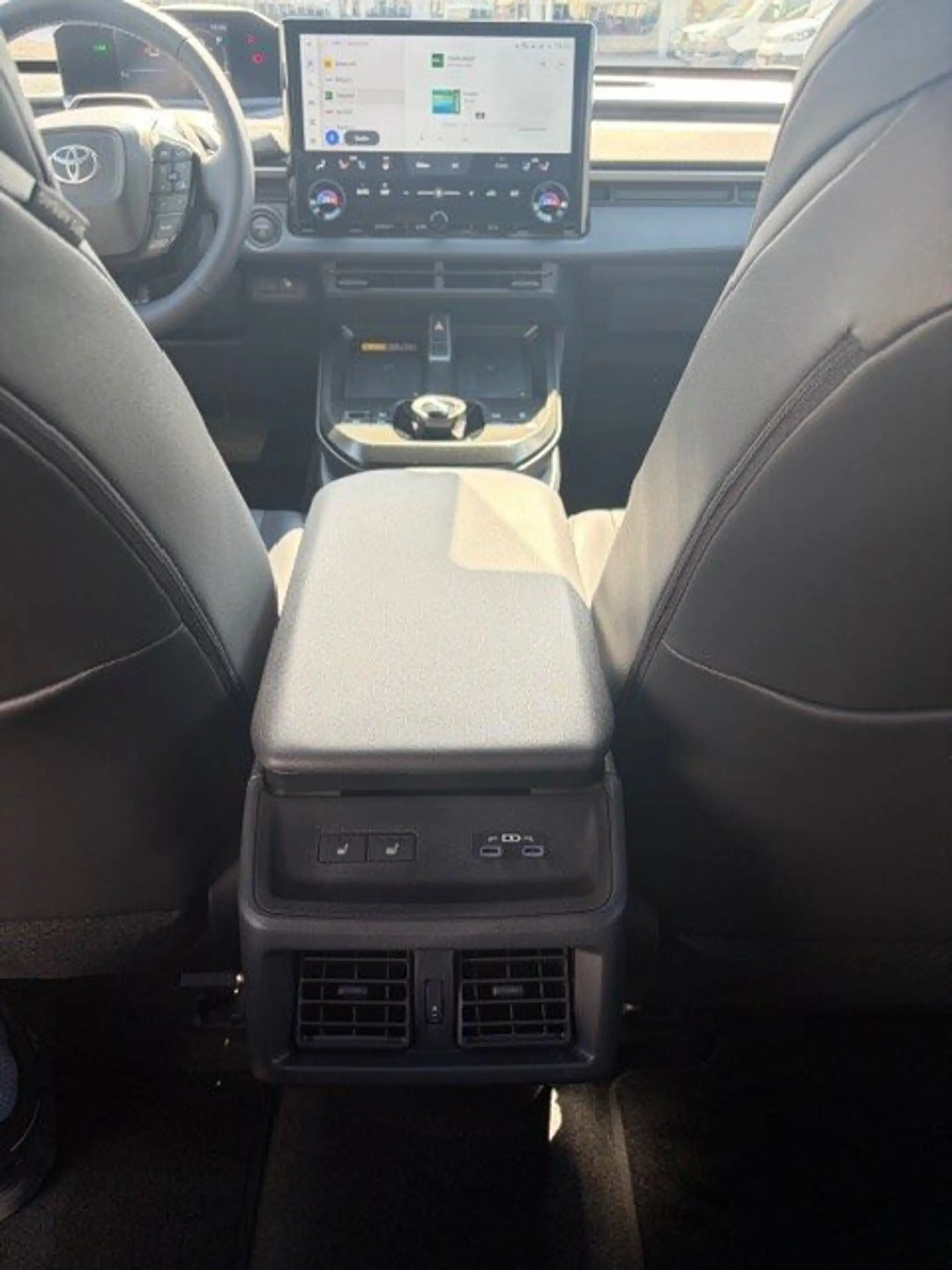 Toyota bZ4X AWD Lounge — photo 15