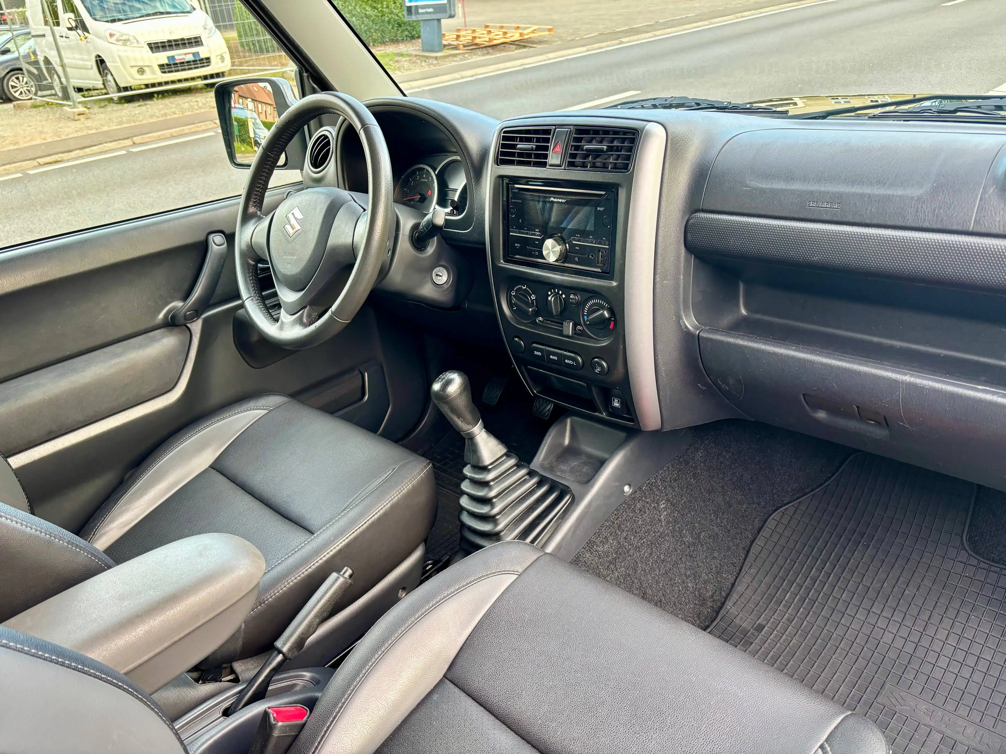 Suzuki Jimny Jimny 1.3i JLX Dakota " belgium car pass " — photo 8