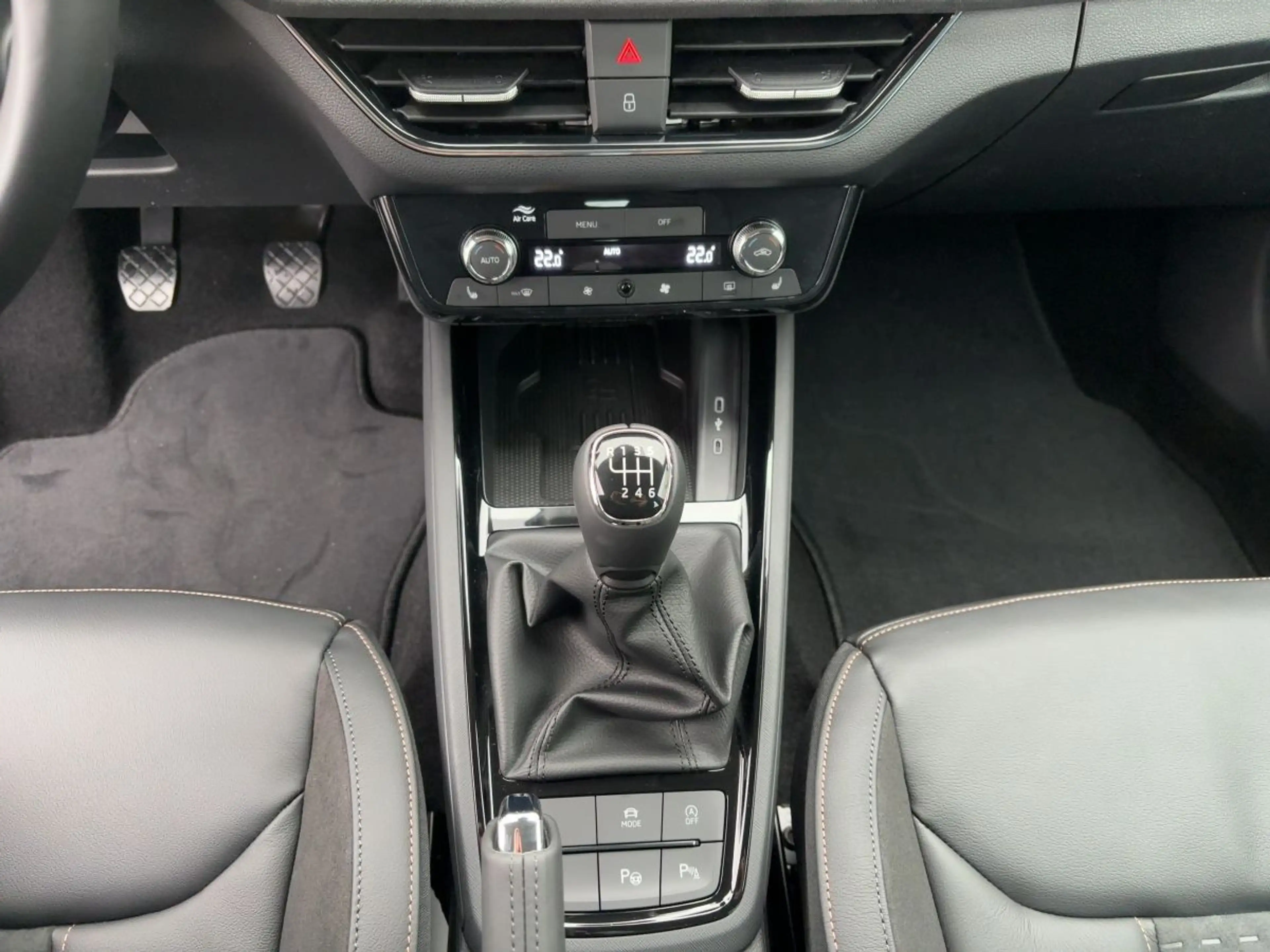 Skoda Kamiq Tour 1,0 TSI 85 kW *AHZV / ACC / KAMERA* — photo 14