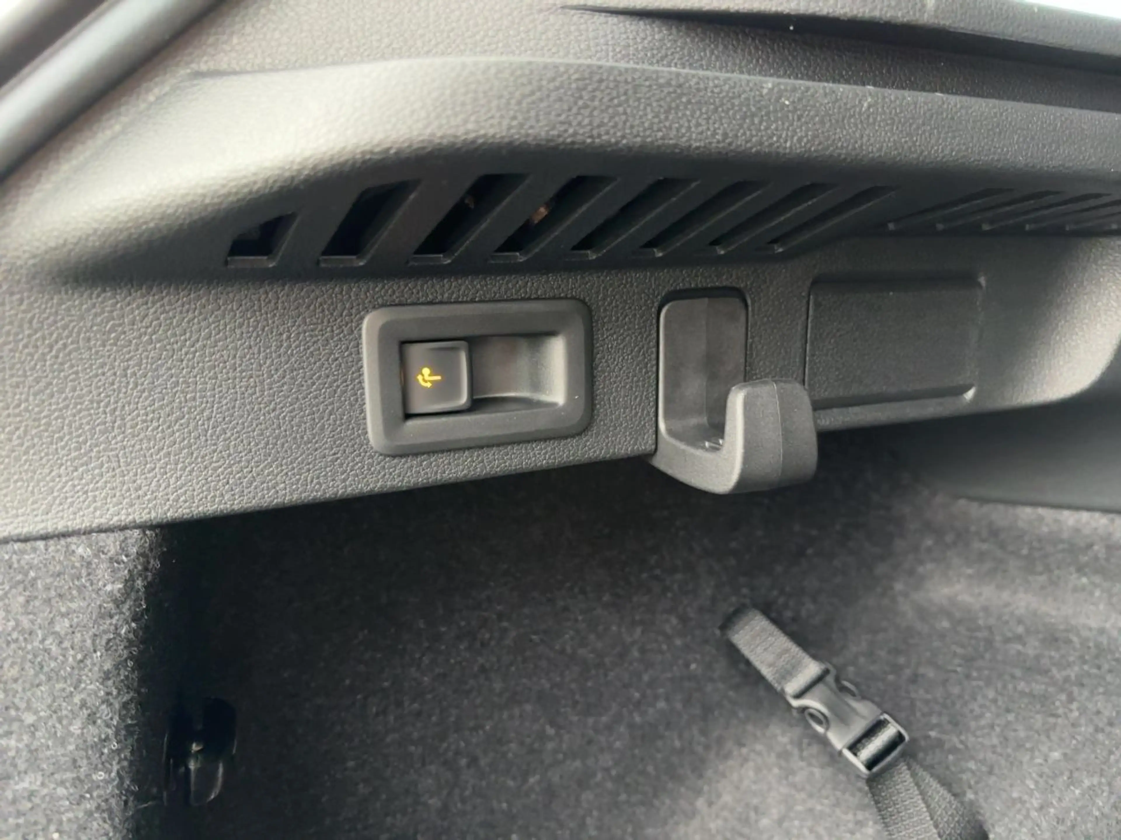 Skoda Kamiq Tour 1,0 TSI 85 kW *AHZV / ACC / KAMERA* — photo 11
