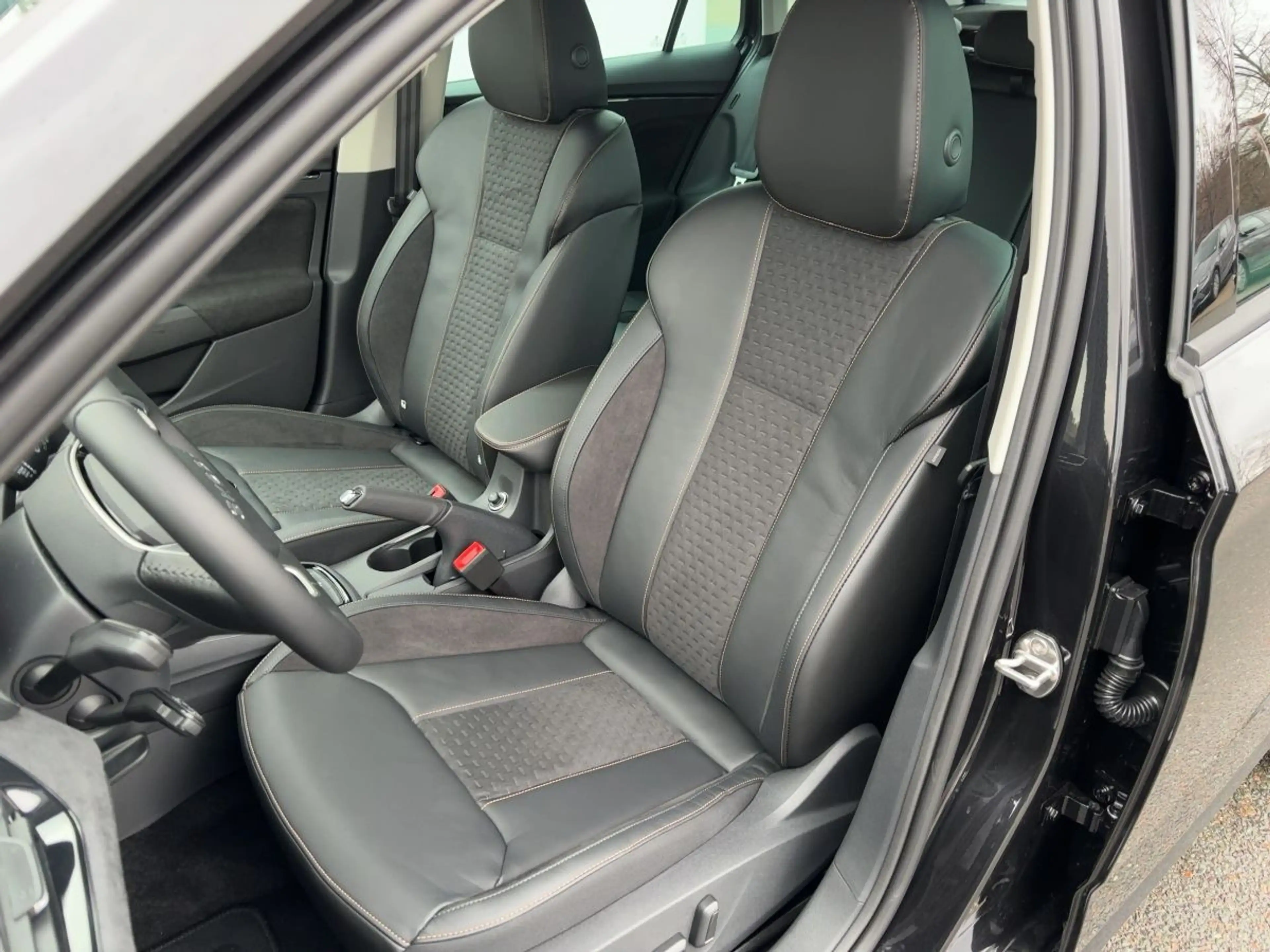 Skoda Kamiq Tour 1,0 TSI 85 kW *AHZV / ACC / KAMERA* — photo 15
