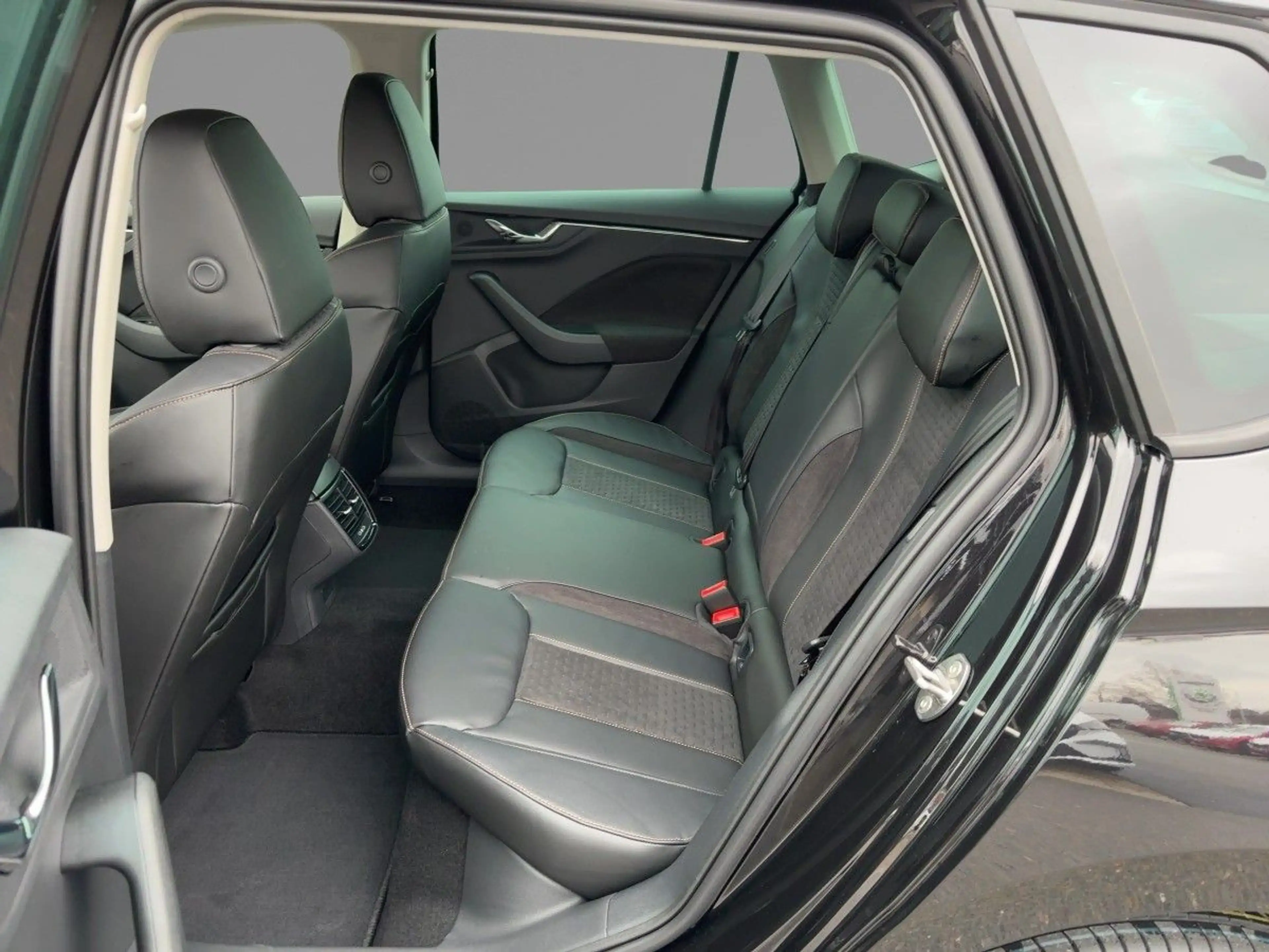 Skoda Kamiq Tour 1,0 TSI 85 kW *AHZV / ACC / KAMERA* — photo 7