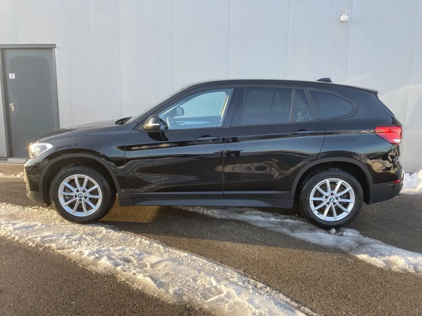 BMW X1 Drive20i *Navi*PDC*DAB* Schwarz - 1