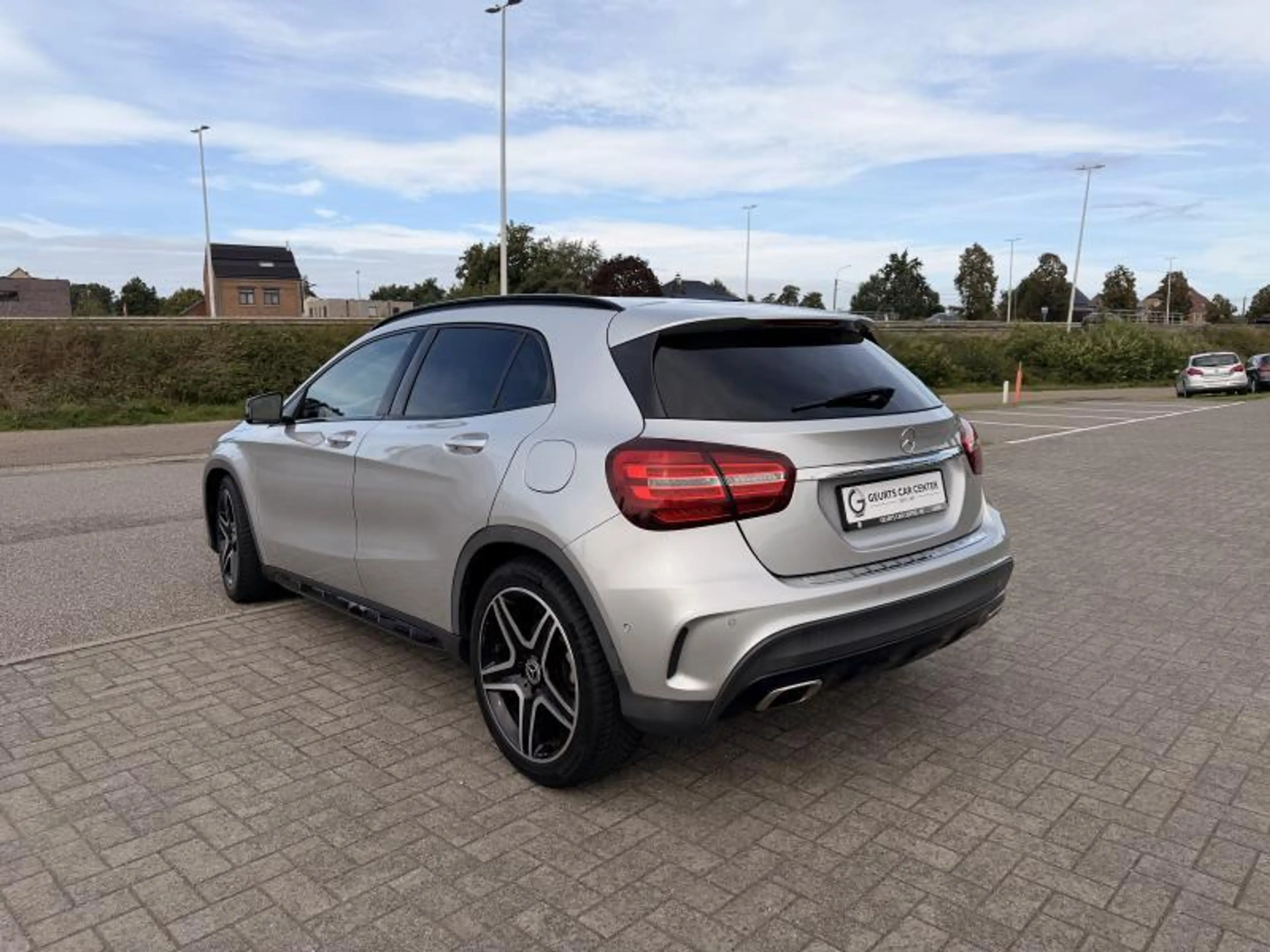 Mercedes-Benz GLA 180 AMG-Pack / 1.6 benzine Automaat / LED / NAVI — photo 4