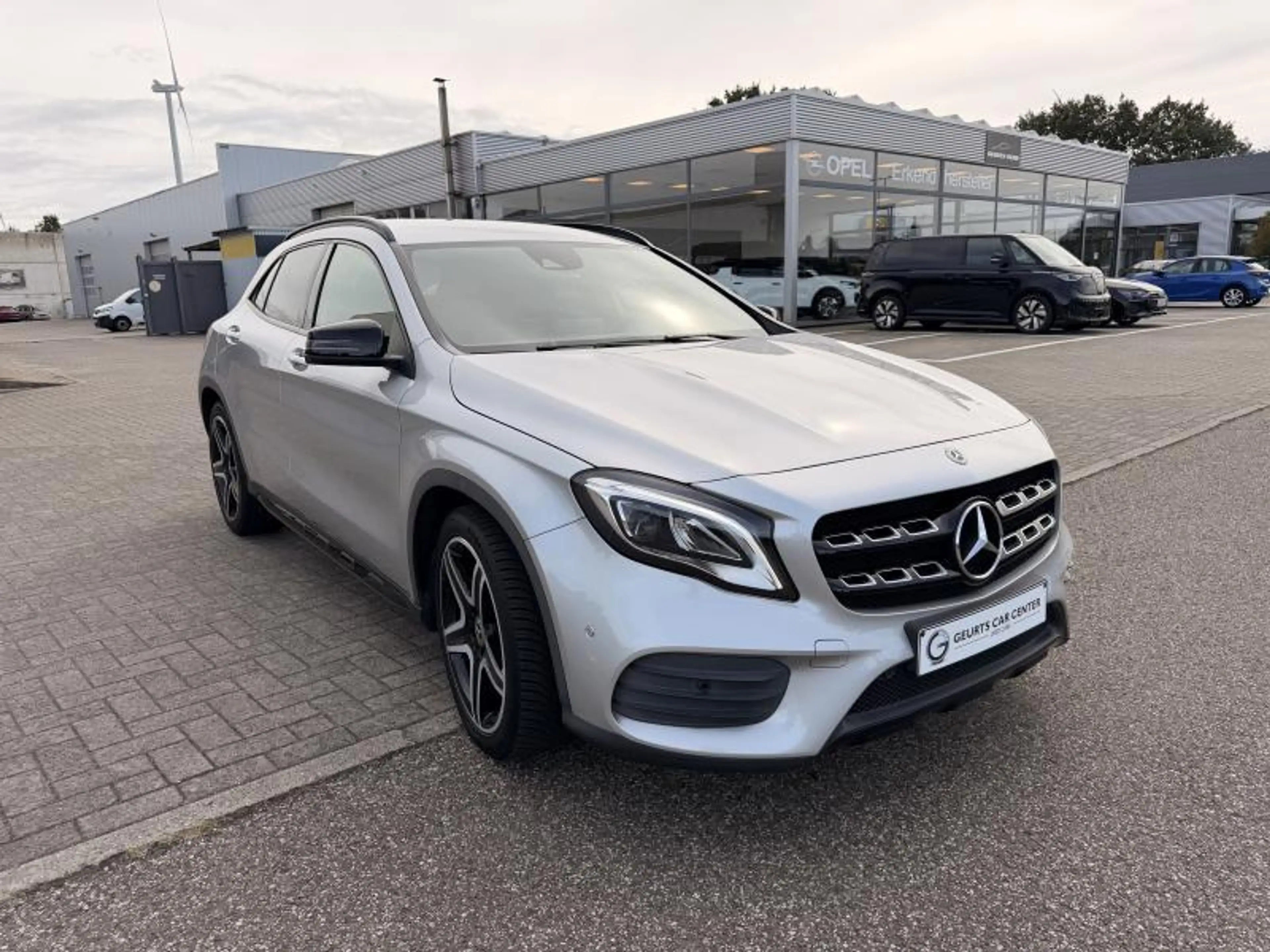 Mercedes-Benz GLA 180 AMG-Pack / 1.6 benzine Automaat / LED / NAVI — photo 9