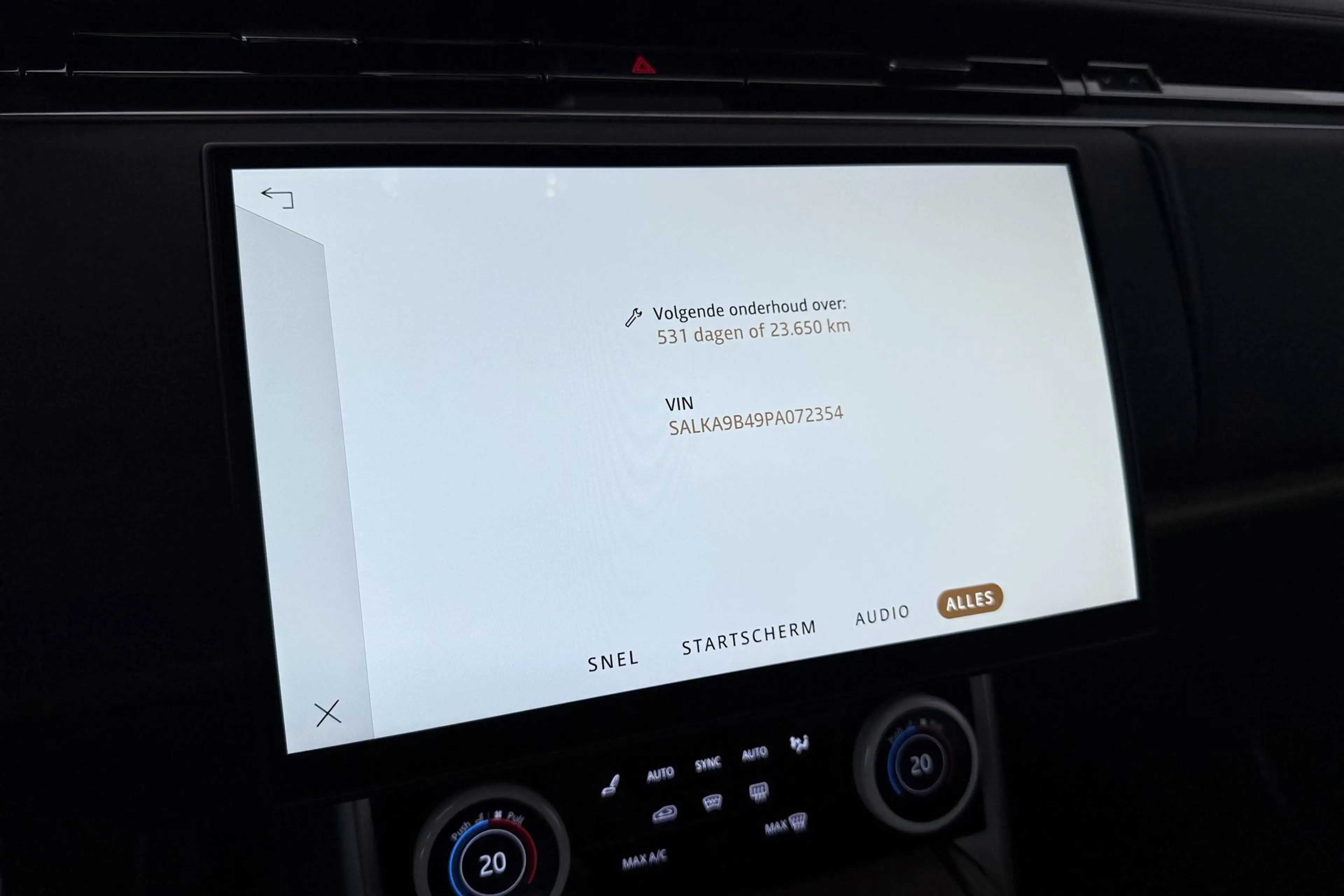 Land Rover Range Rover SV 3.0 P510e | British Racing Green | Rear Seat En — photo 42