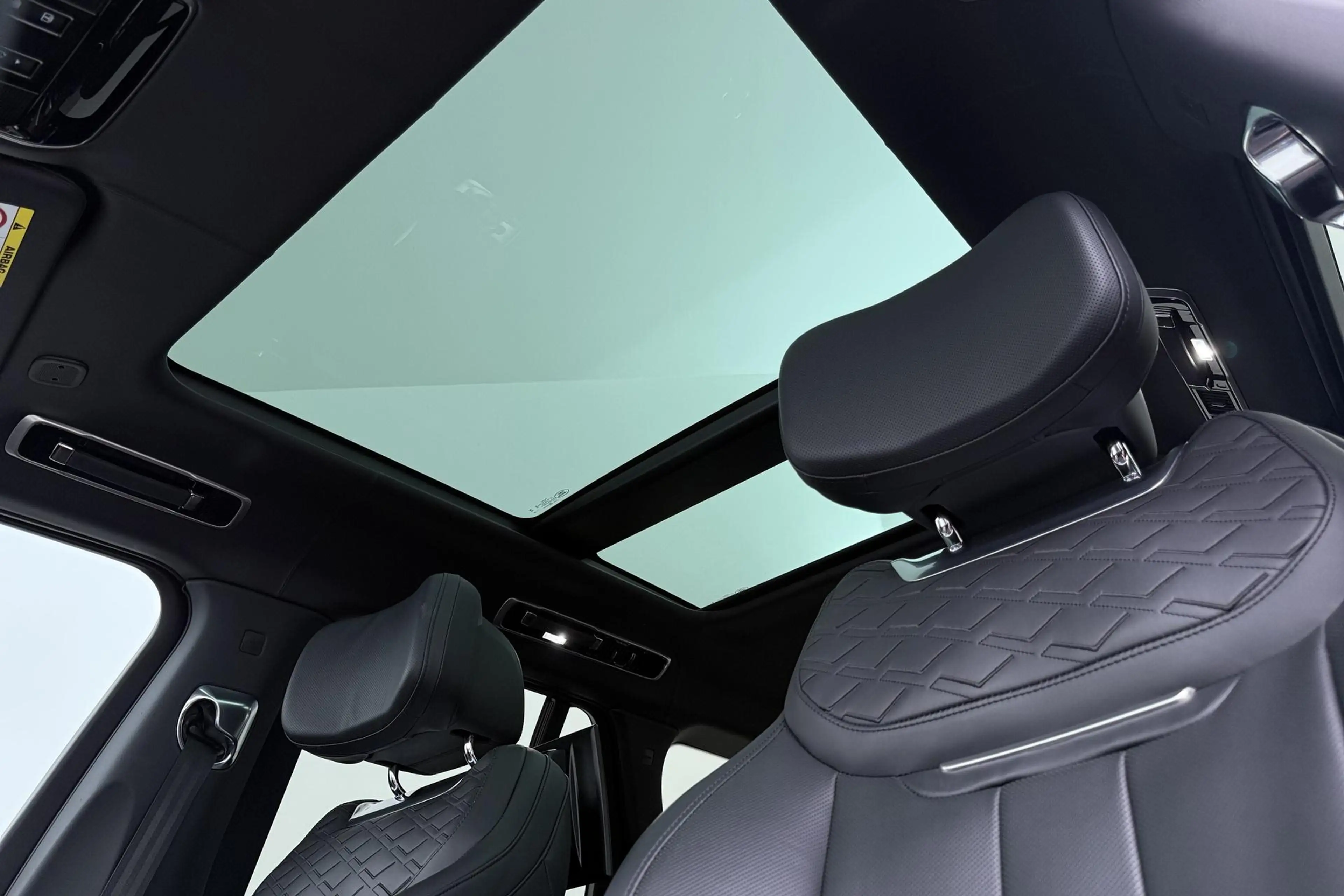Land Rover Range Rover SV 3.0 P510e | British Racing Green | Rear Seat En — photo 11