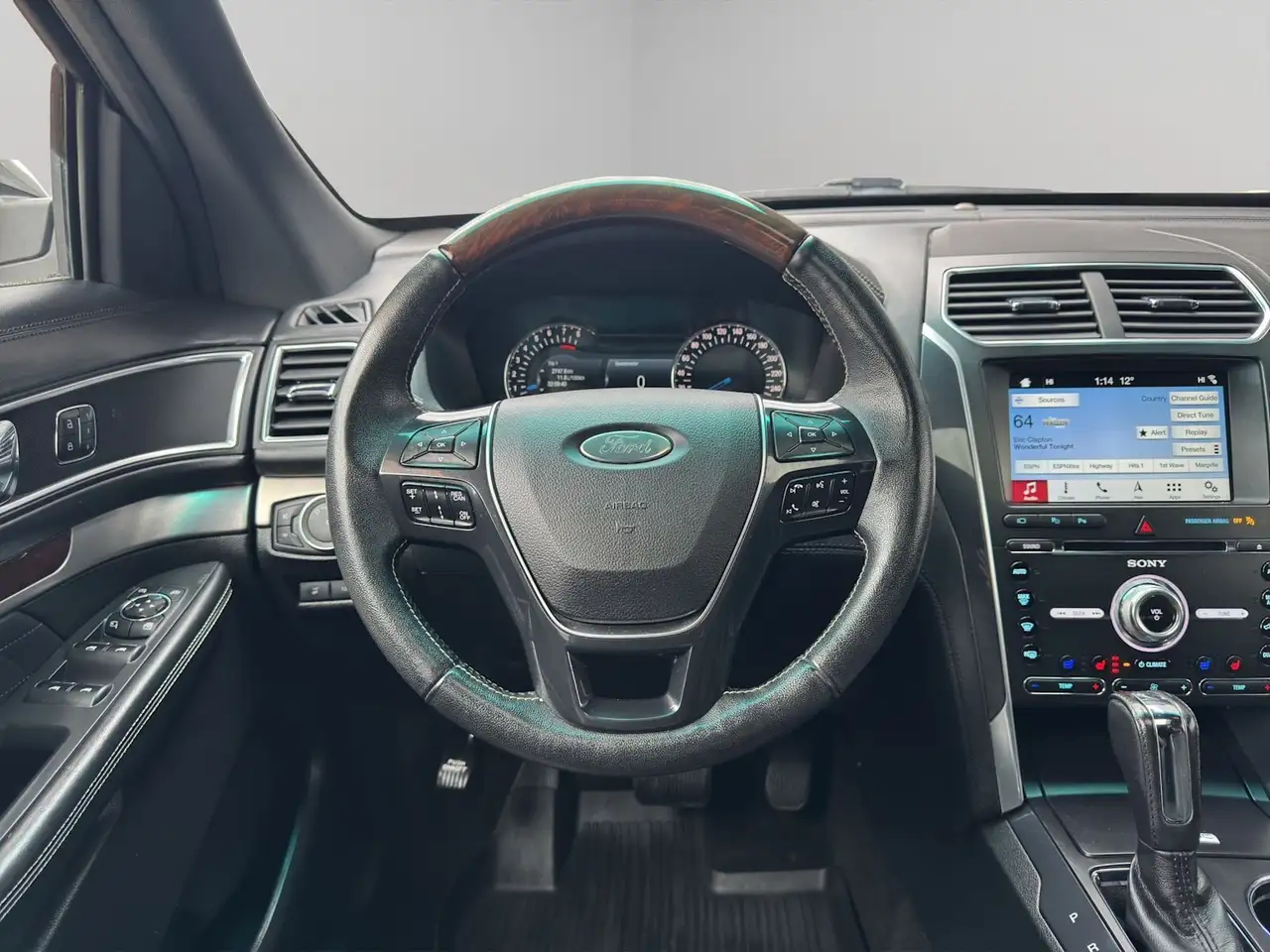 Ford Explorer снимка Ford Explorer