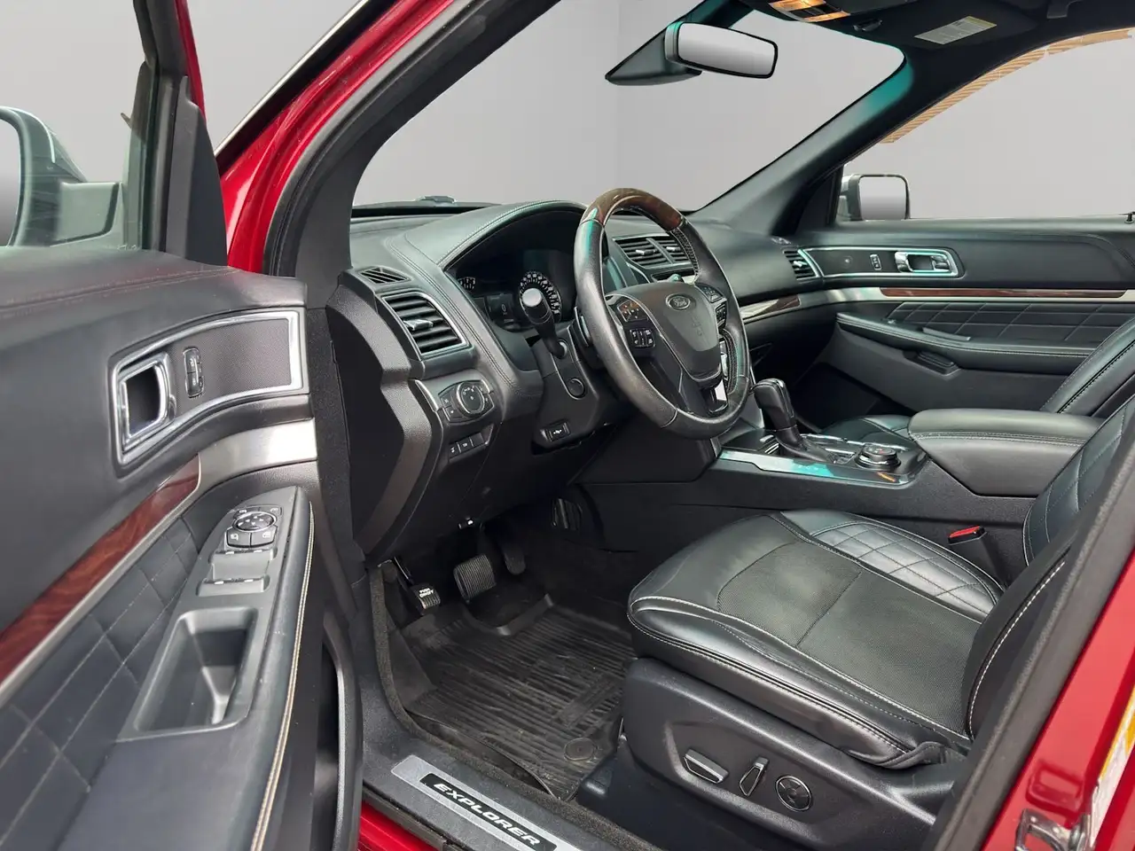 Ford Explorer снимка Ford Explorer
