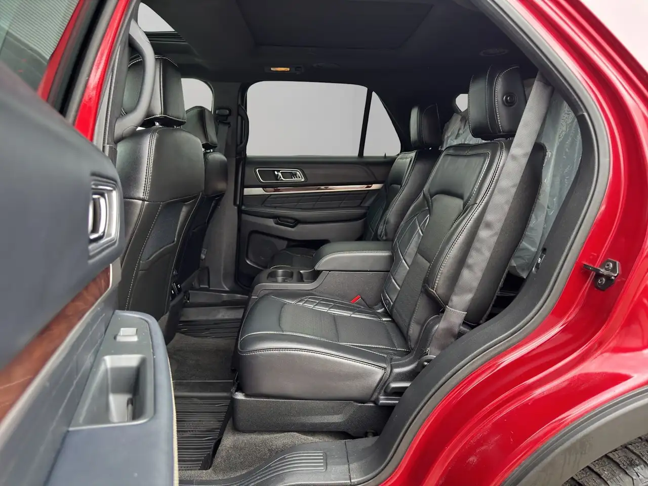 Ford Explorer снимка Ford Explorer