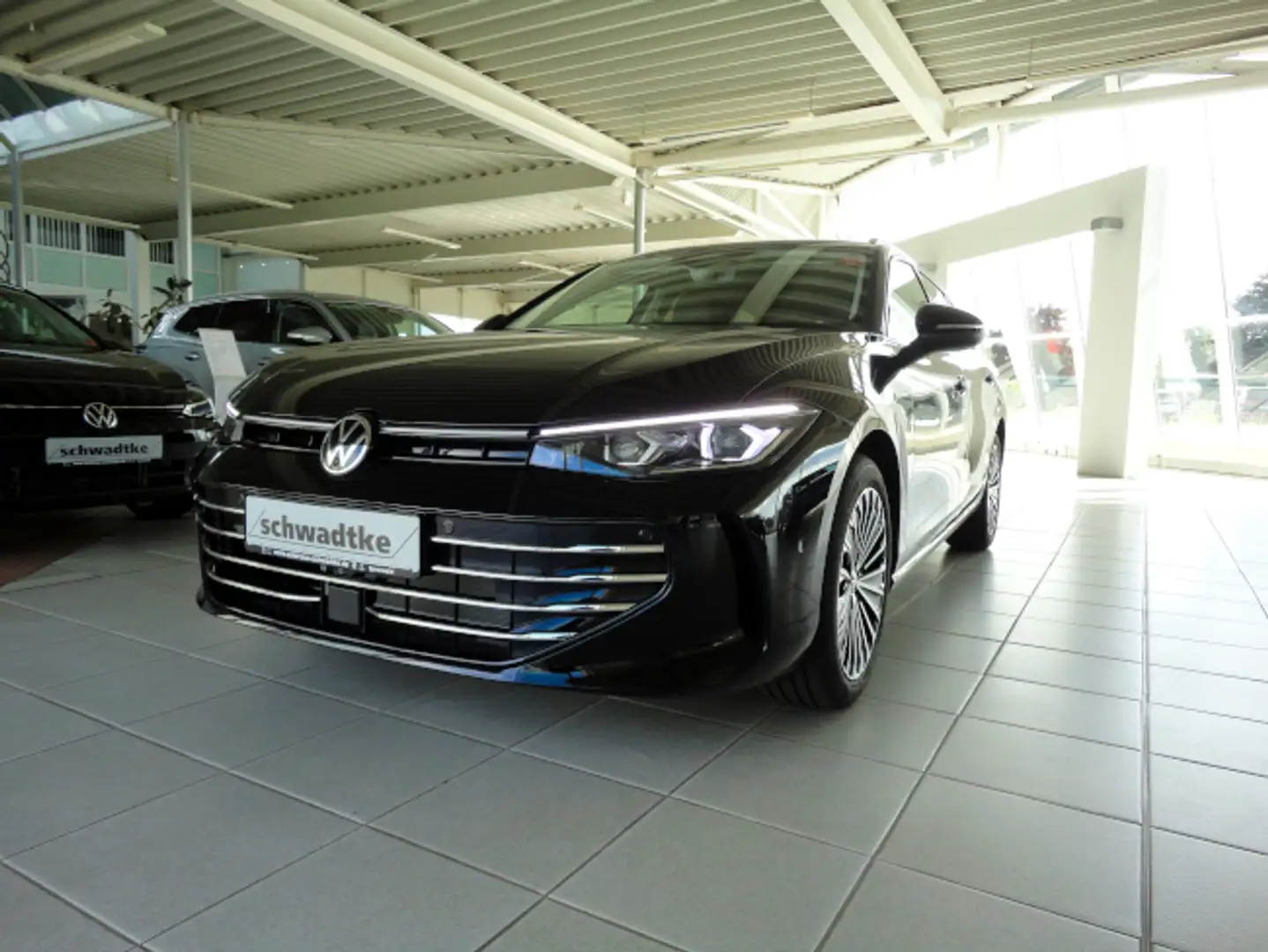 Volkswagen Passat Variant Elegance eTSI 7-Gang-DSG Negro - 1