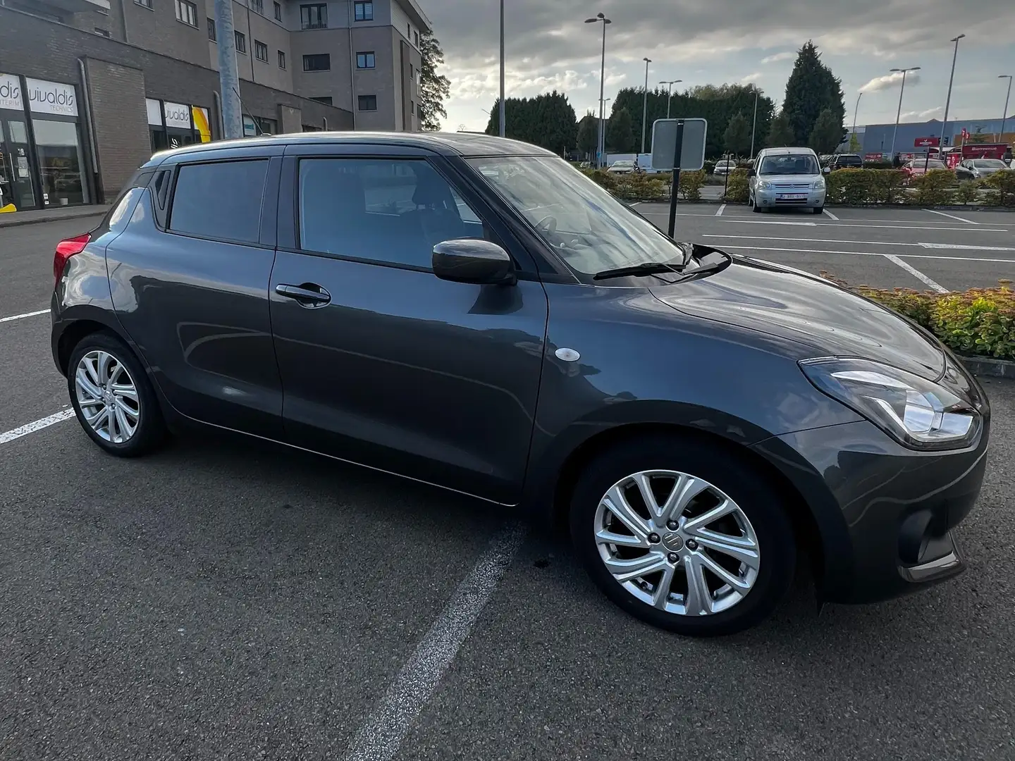 Suzuki Swift Swift 1.2i SHVS GL+ 12V CVT Grijs - 2