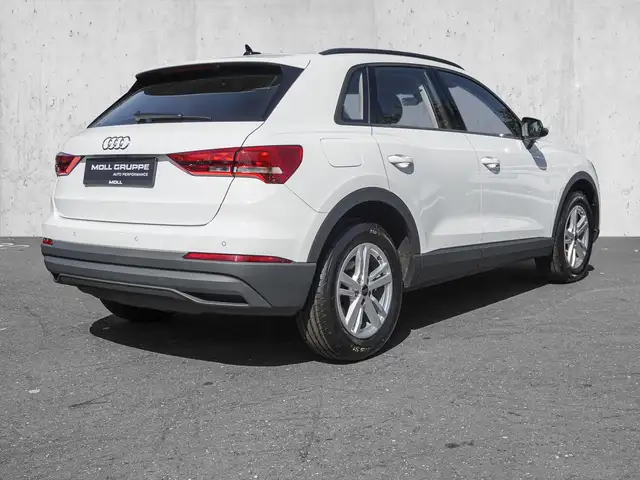 Audi Q3 view 4