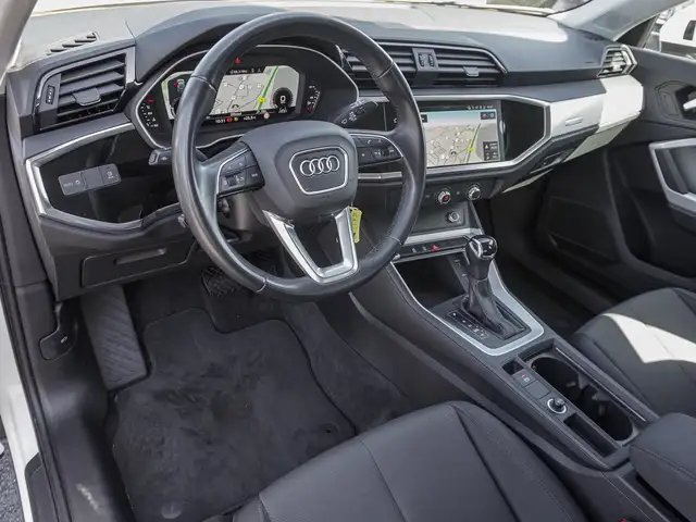Audi Q3 view 10