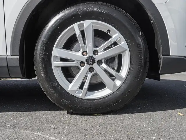 Audi Q3 view 7