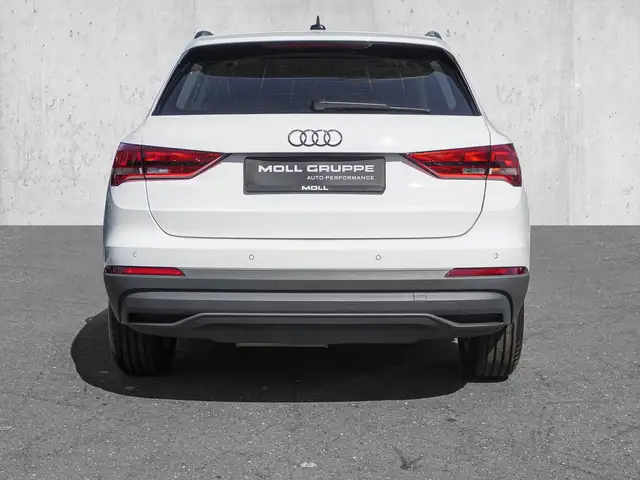 Audi Q3 view 6
