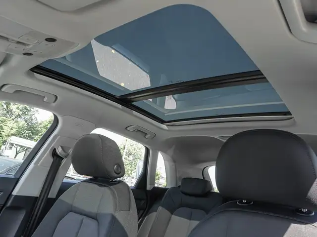 Audi Q3 view 8