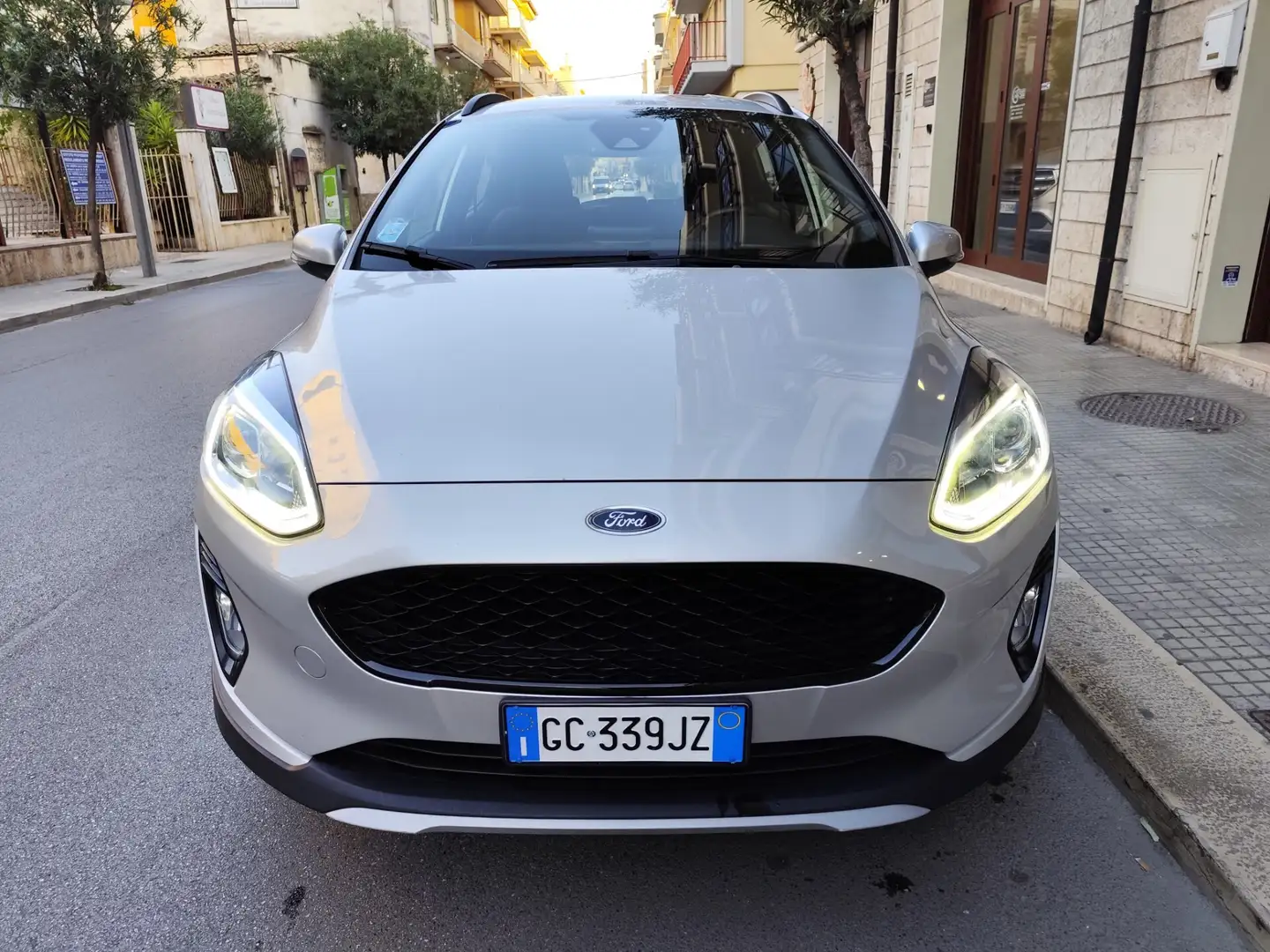 Ford Fiesta Active 1.5 EcoBlue 85CV DIESEL Grau - 2