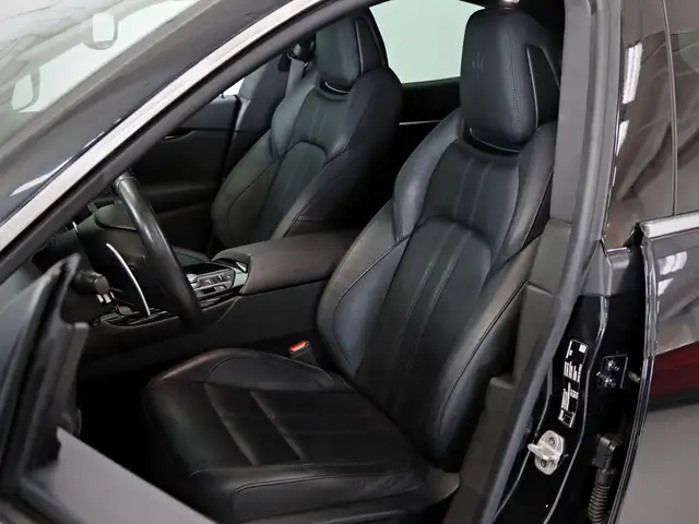 Maserati Levante view 12