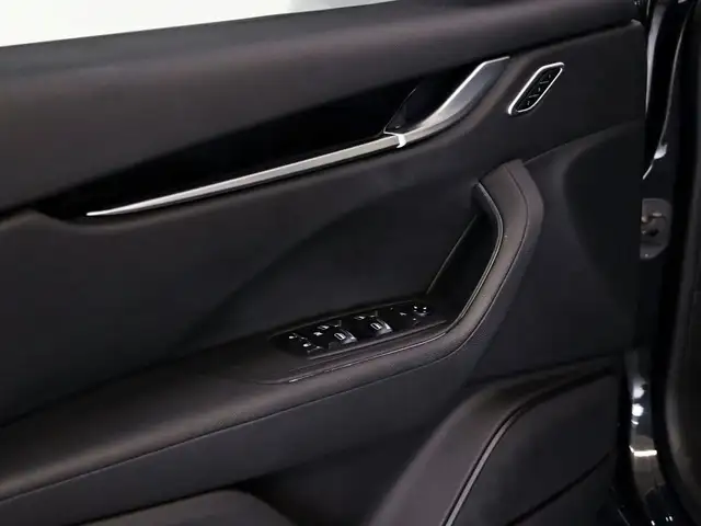 Maserati Levante view 6