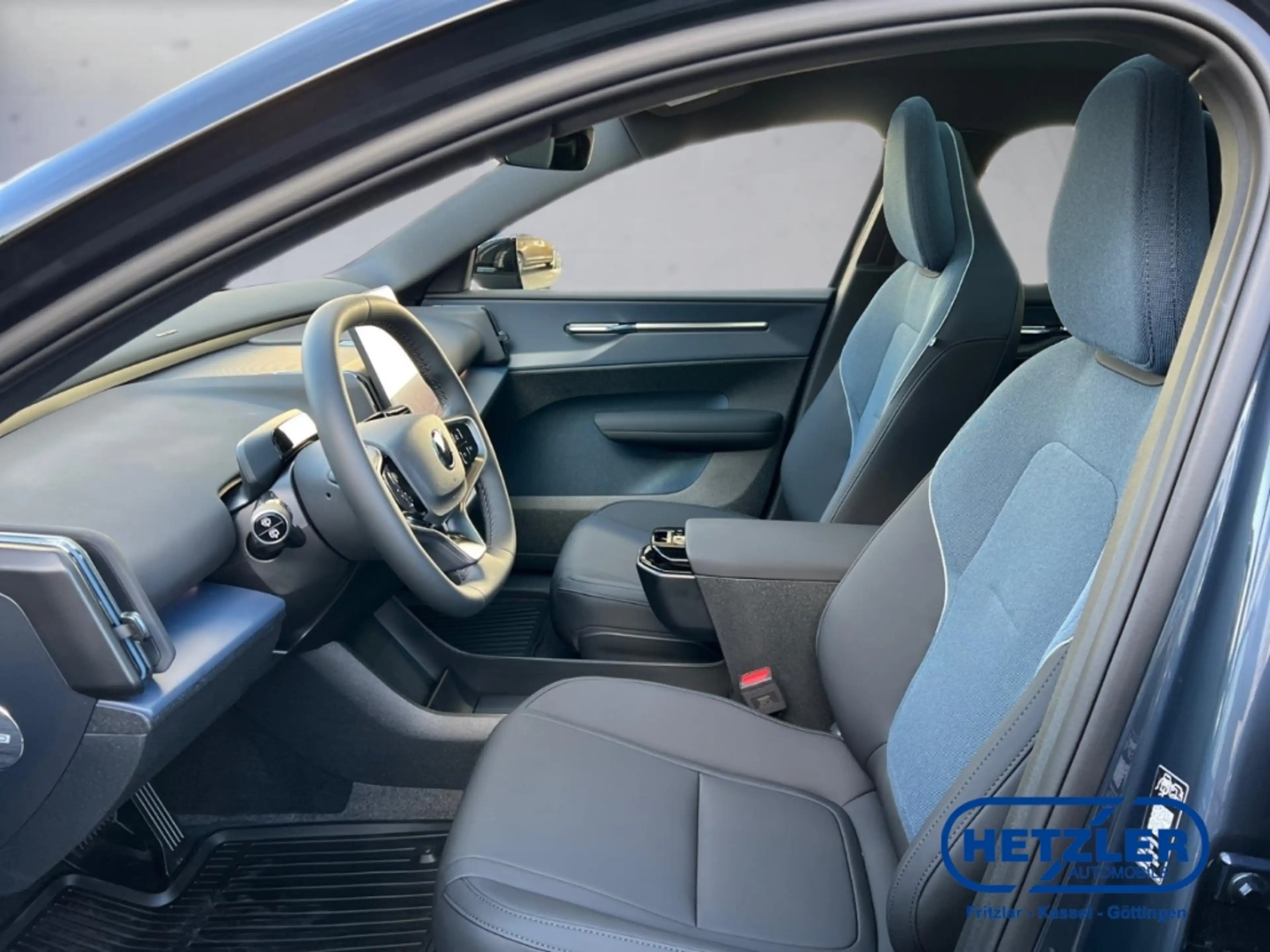 Volvo EX30 P5 Longe Range 2WD Electric Ultra StandHZG Panoram — photo 7