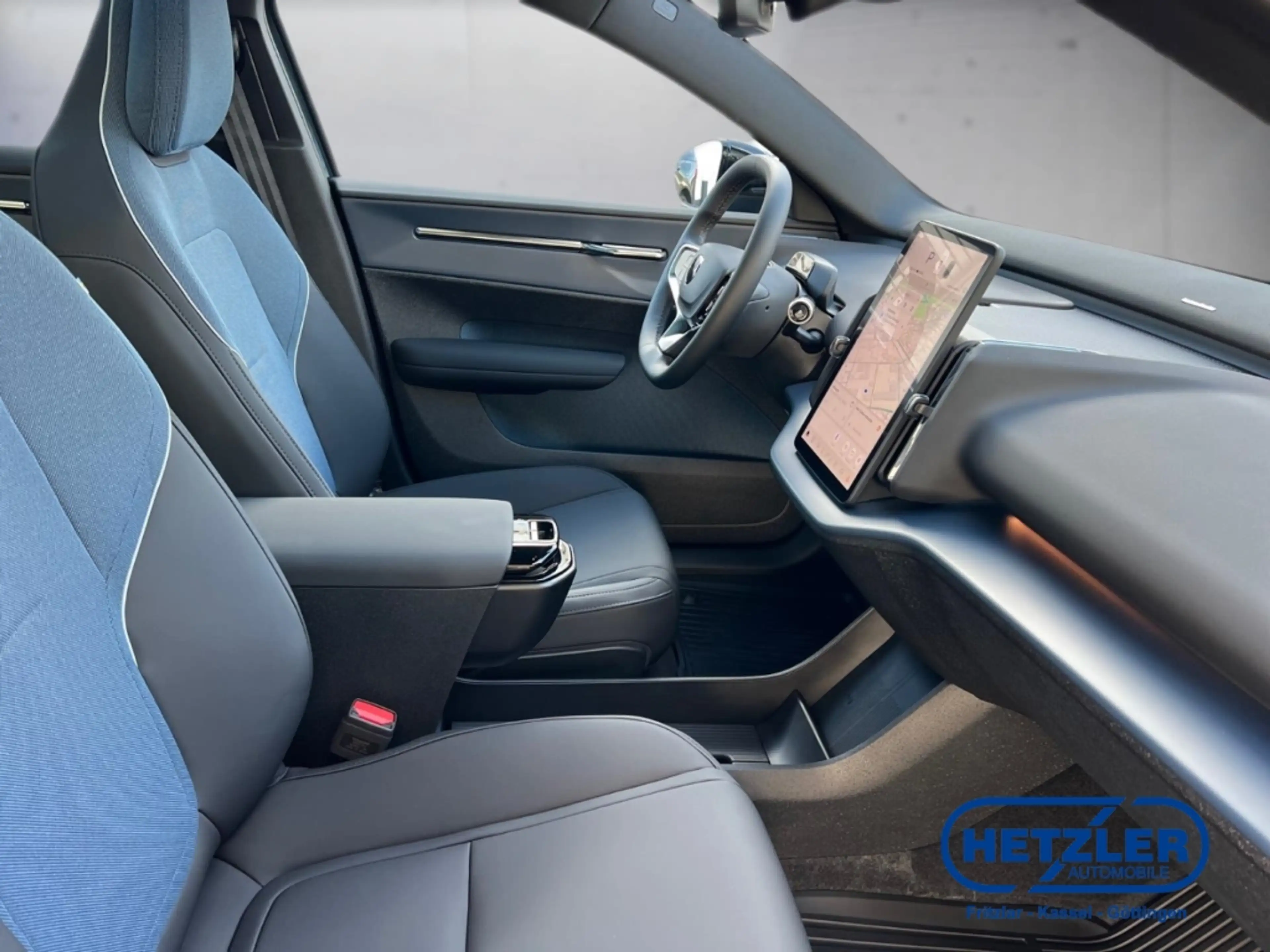 Volvo EX30 P5 Longe Range 2WD Electric Ultra StandHZG Panoram — photo 14