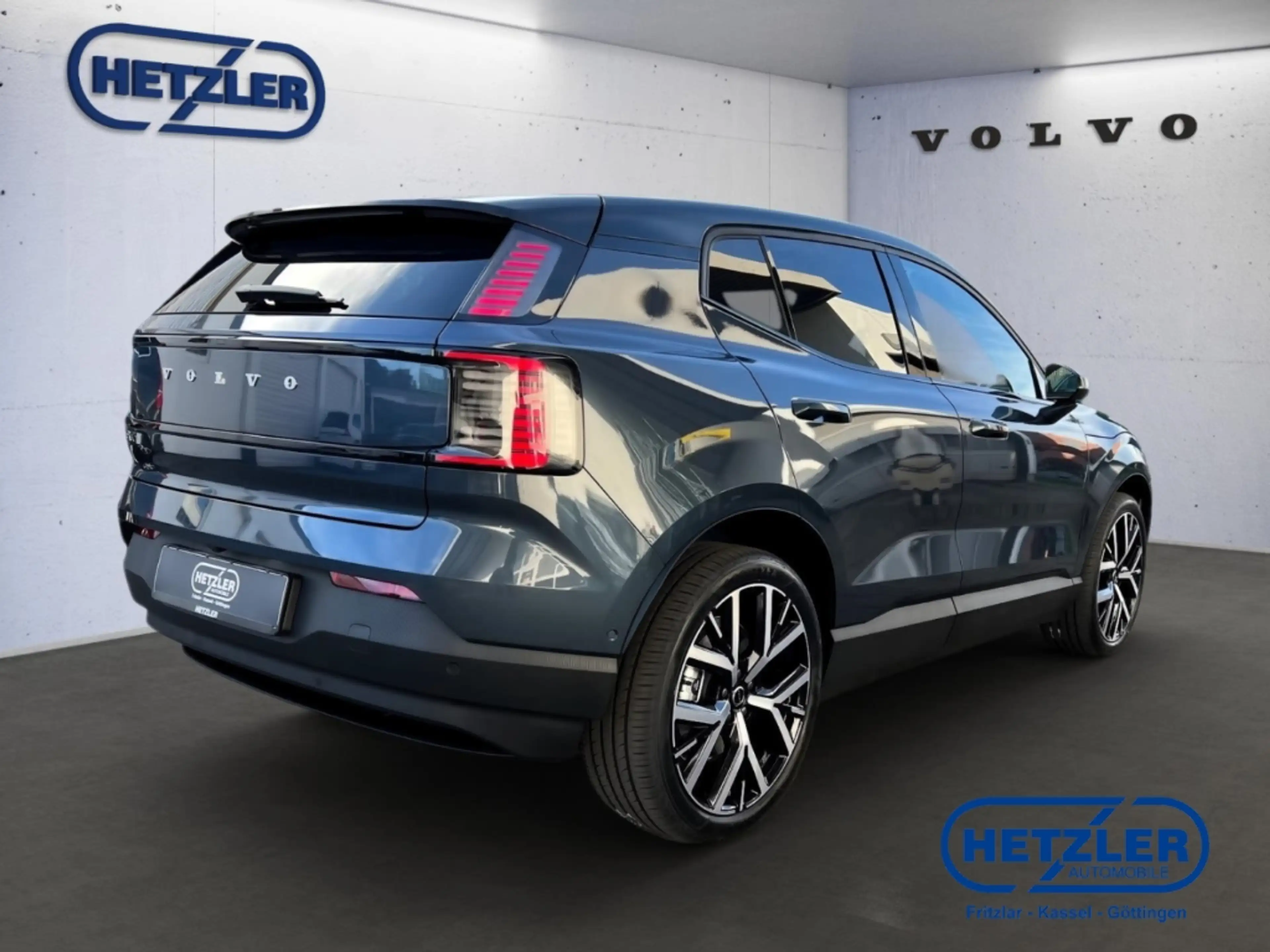 Volvo EX30 P5 Longe Range 2WD Electric Ultra StandHZG Panoram — photo 3