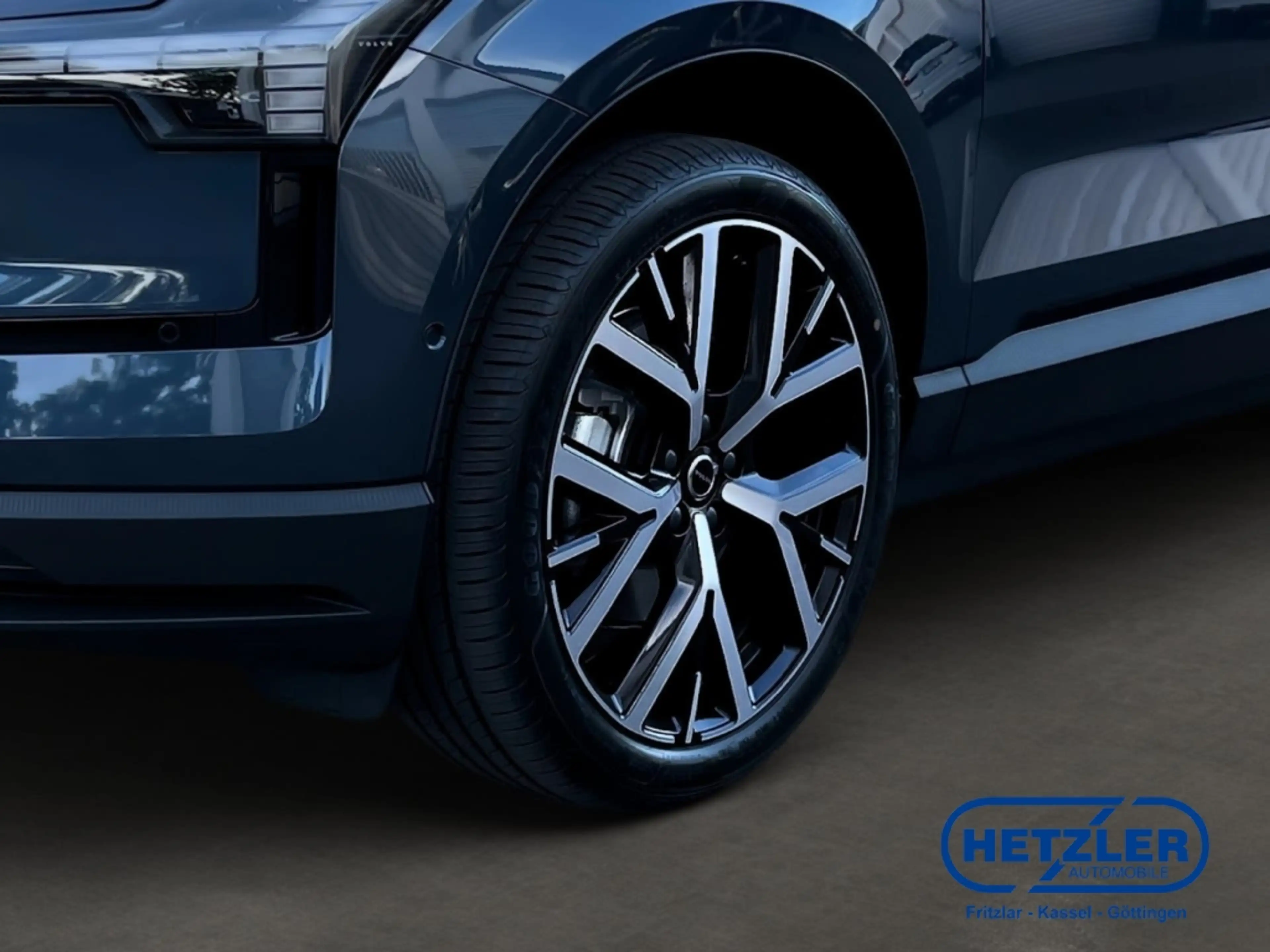 Volvo EX30 P5 Longe Range 2WD Electric Ultra StandHZG Panoram — photo 6