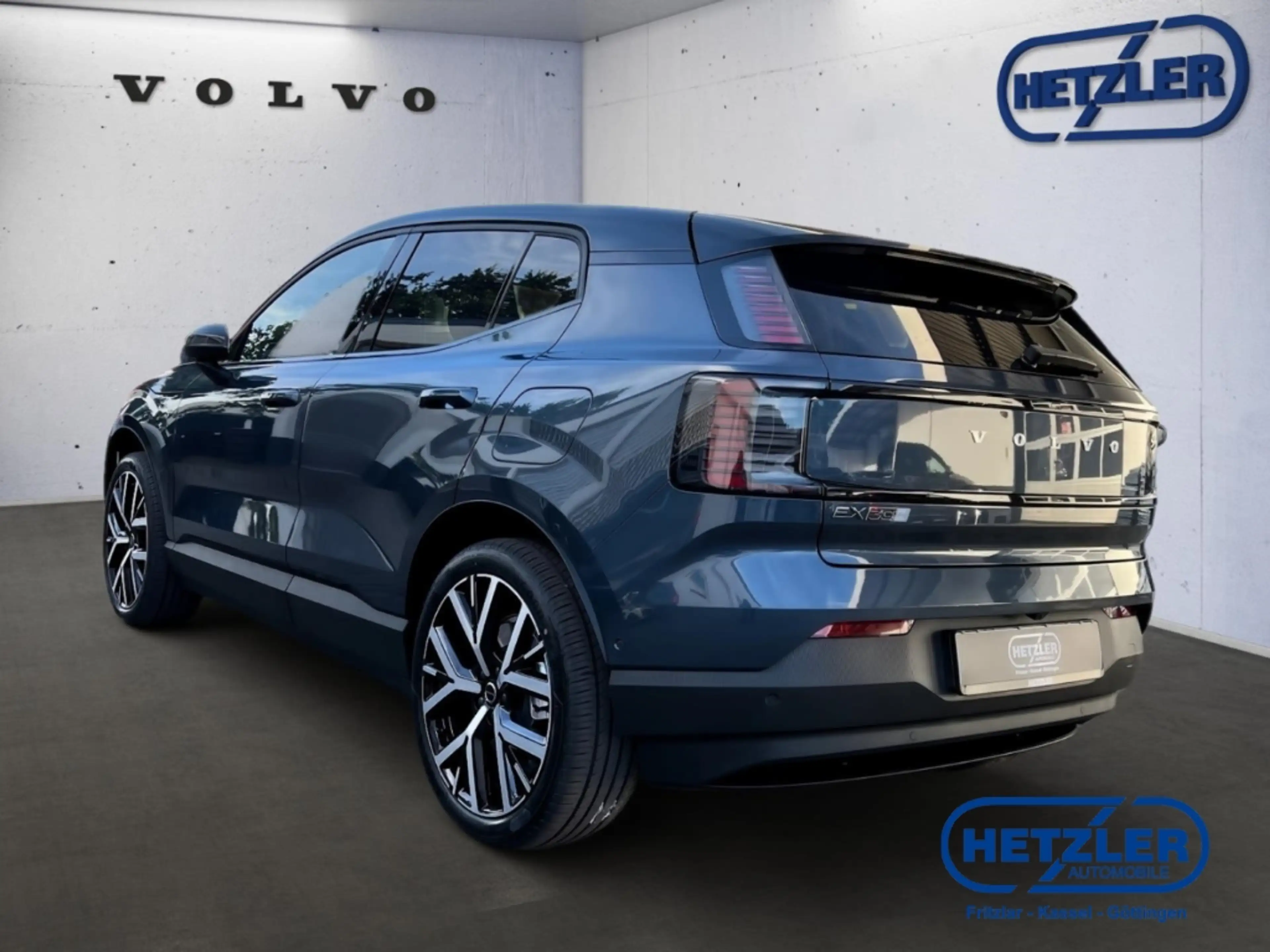 Volvo EX30 P5 Longe Range 2WD Electric Ultra StandHZG Panoram — photo 4
