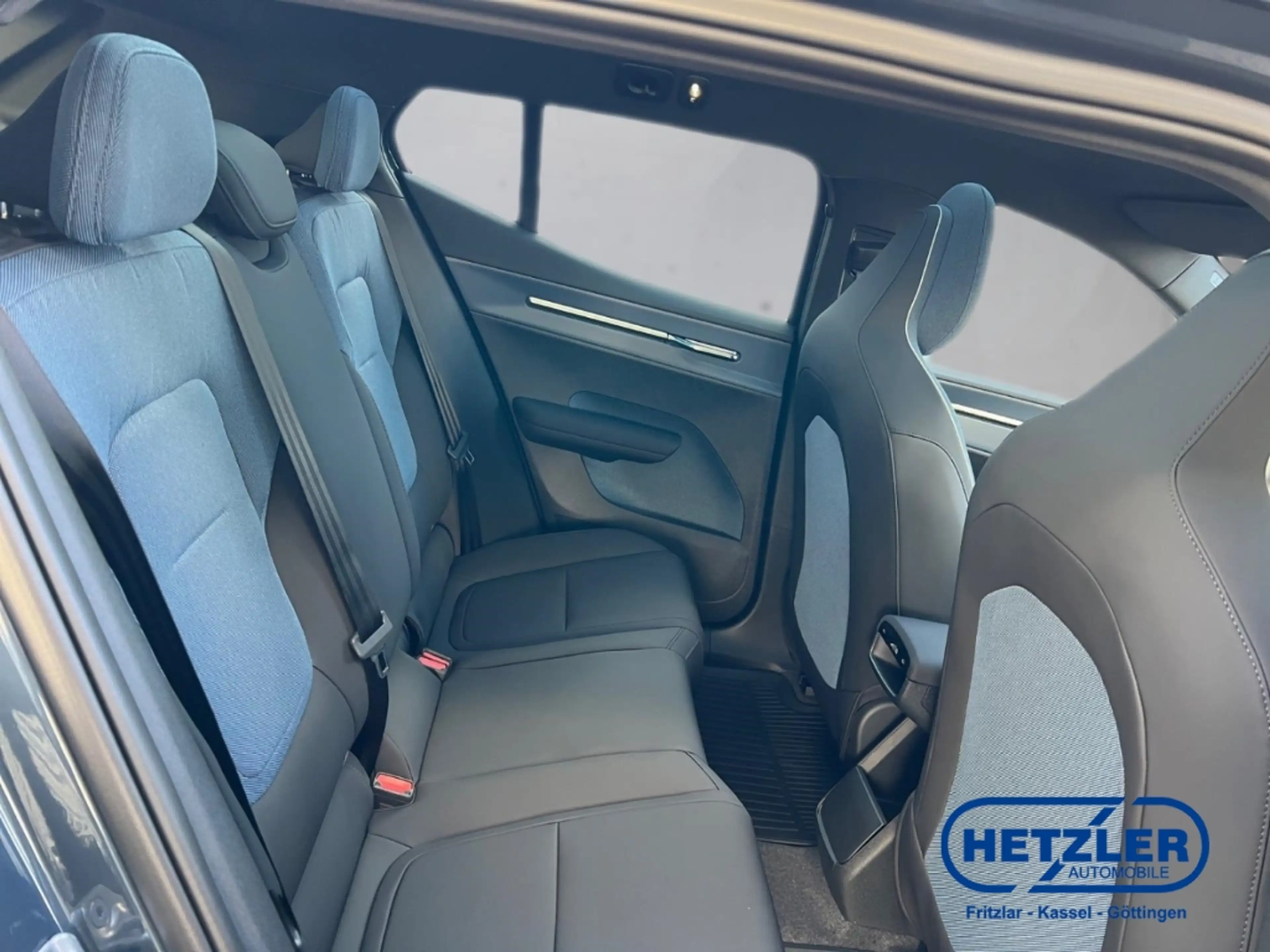 Volvo EX30 P5 Longe Range 2WD Electric Ultra StandHZG Panoram — photo 13