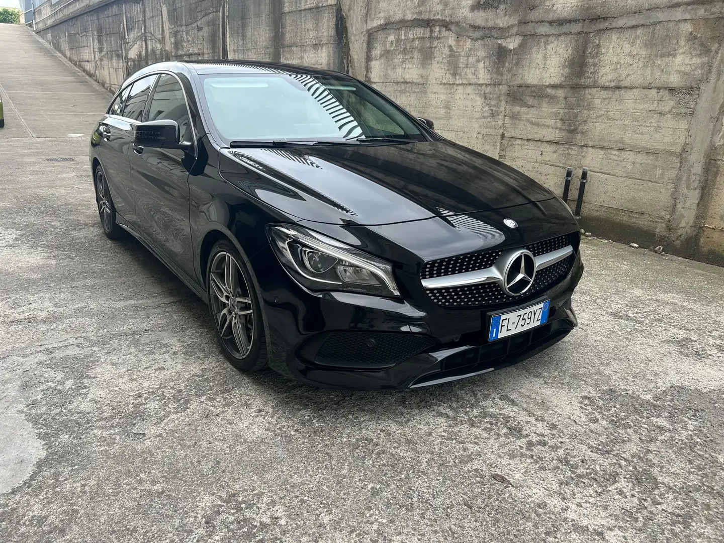 Mercedes-Benz CLA 220 CLA Shooting Brake 220 d Sport Night auto Nero - 2