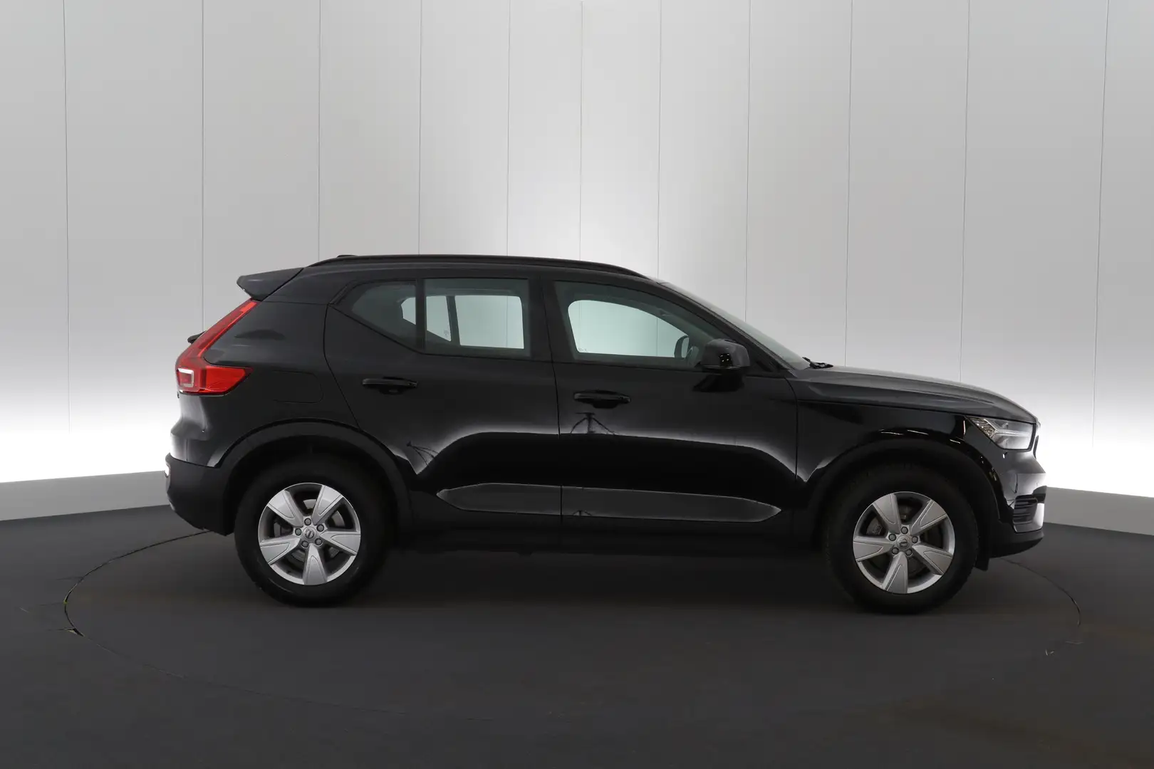 Volvo XC40 1.5 T2 Geartr. Momentum Core LED GPS PDC Carplay C Noir - 2