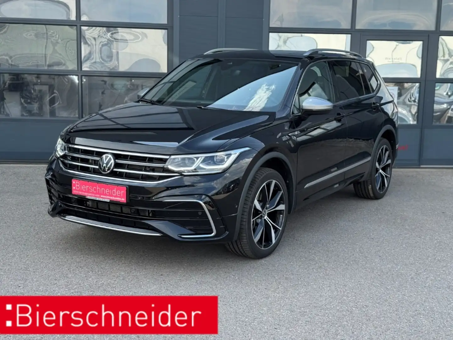 Volkswagen Tiguan Allspace 2.0 TDI DSG 4Mo. R-Line 7-S. NAVI HUD PANORAMA AHK Schwarz - 1