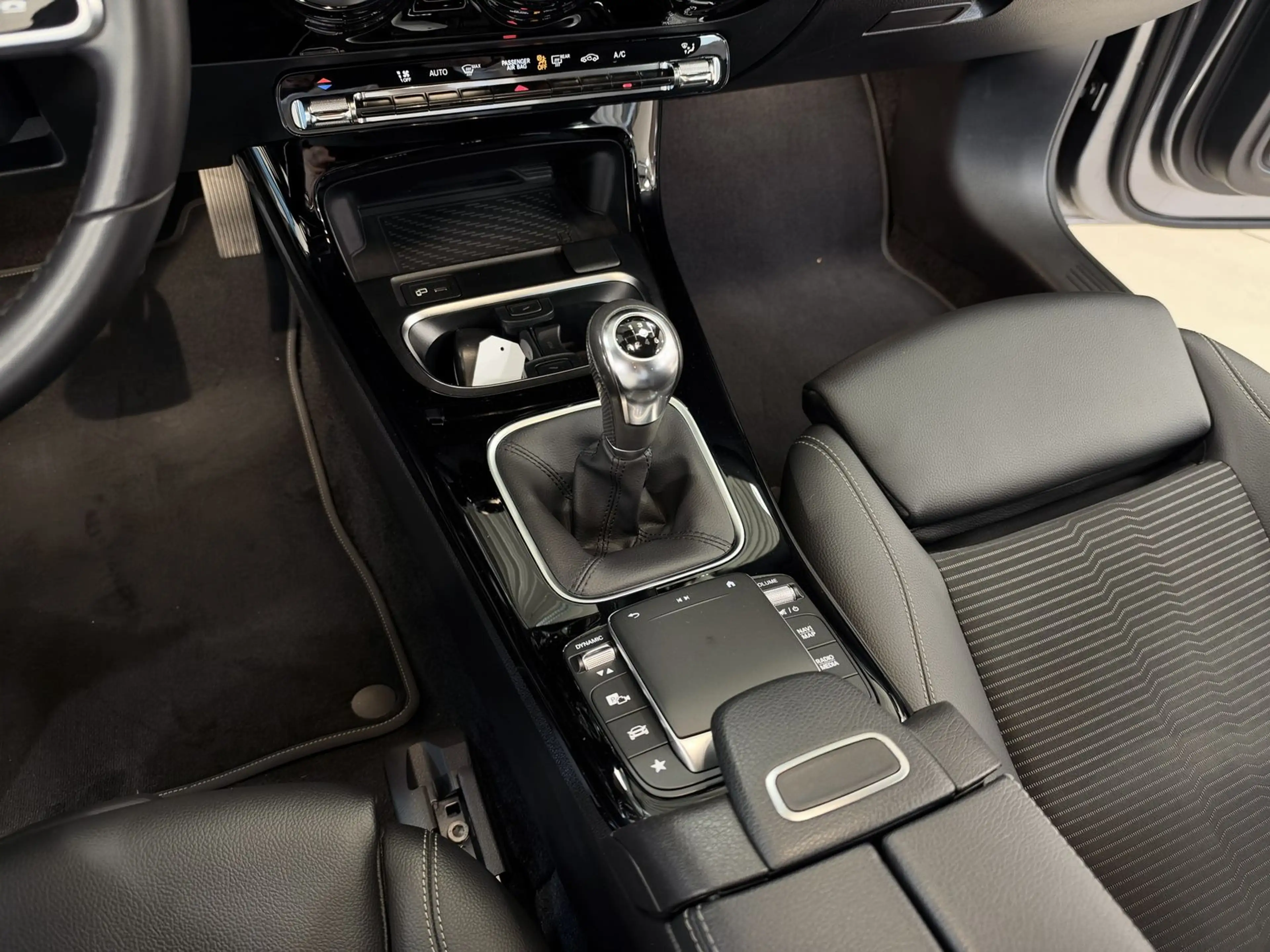 Mercedes-Benz A 200 *LED-Navi-Widescreen-2. Hand-17"* — photo 14
