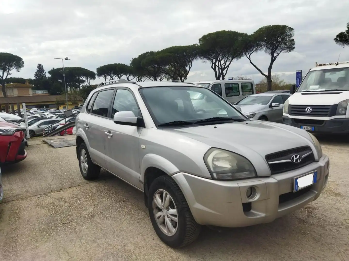 Hyundai TUCSON 2.0d 4WD 150cv CERCHI IN LEGA LETTORE CD/MP3/USB Gris - 2
