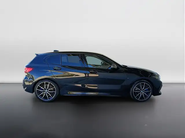 BMW 1 Series view 3