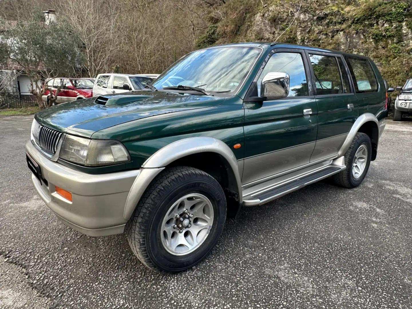 Mitsubishi Montero Sport 2.5 TDi GLS Verde - 2