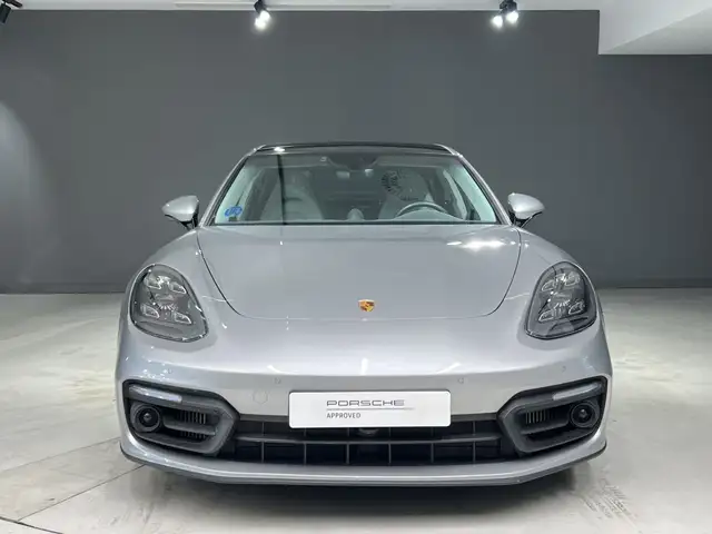 Porsche Panamera view 8
