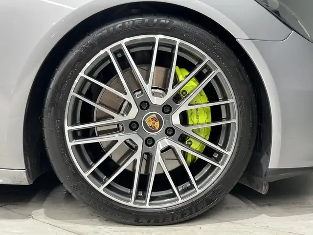 Porsche Panamera view 11
