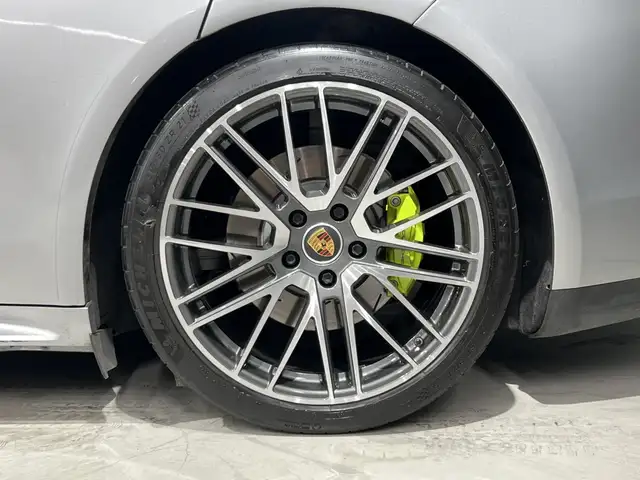 Porsche Panamera view 9