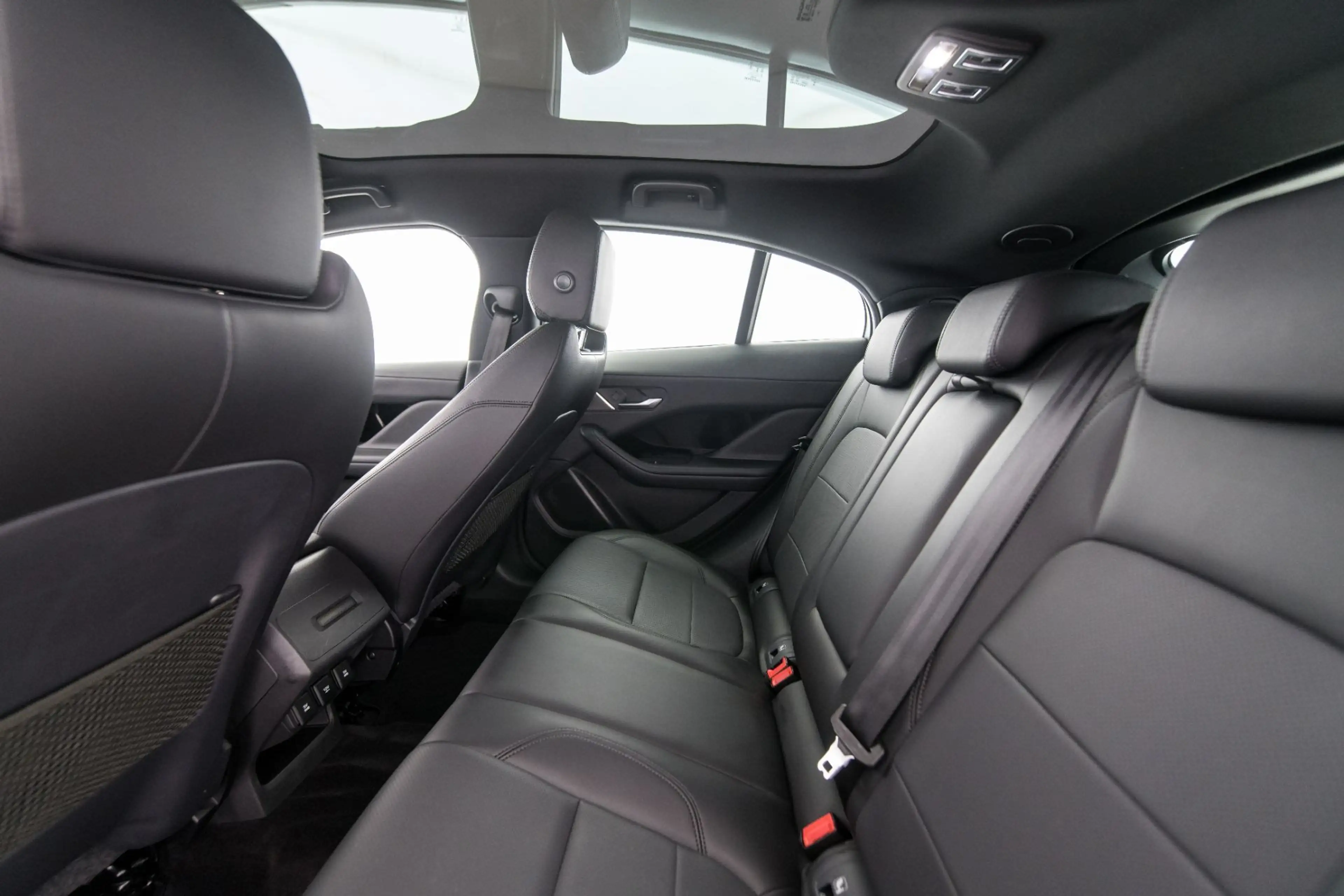 Jaguar I-Pace EV400 AWD S 8-fach PANO 22er LEDER BLACK MERIDIAN — photo 7