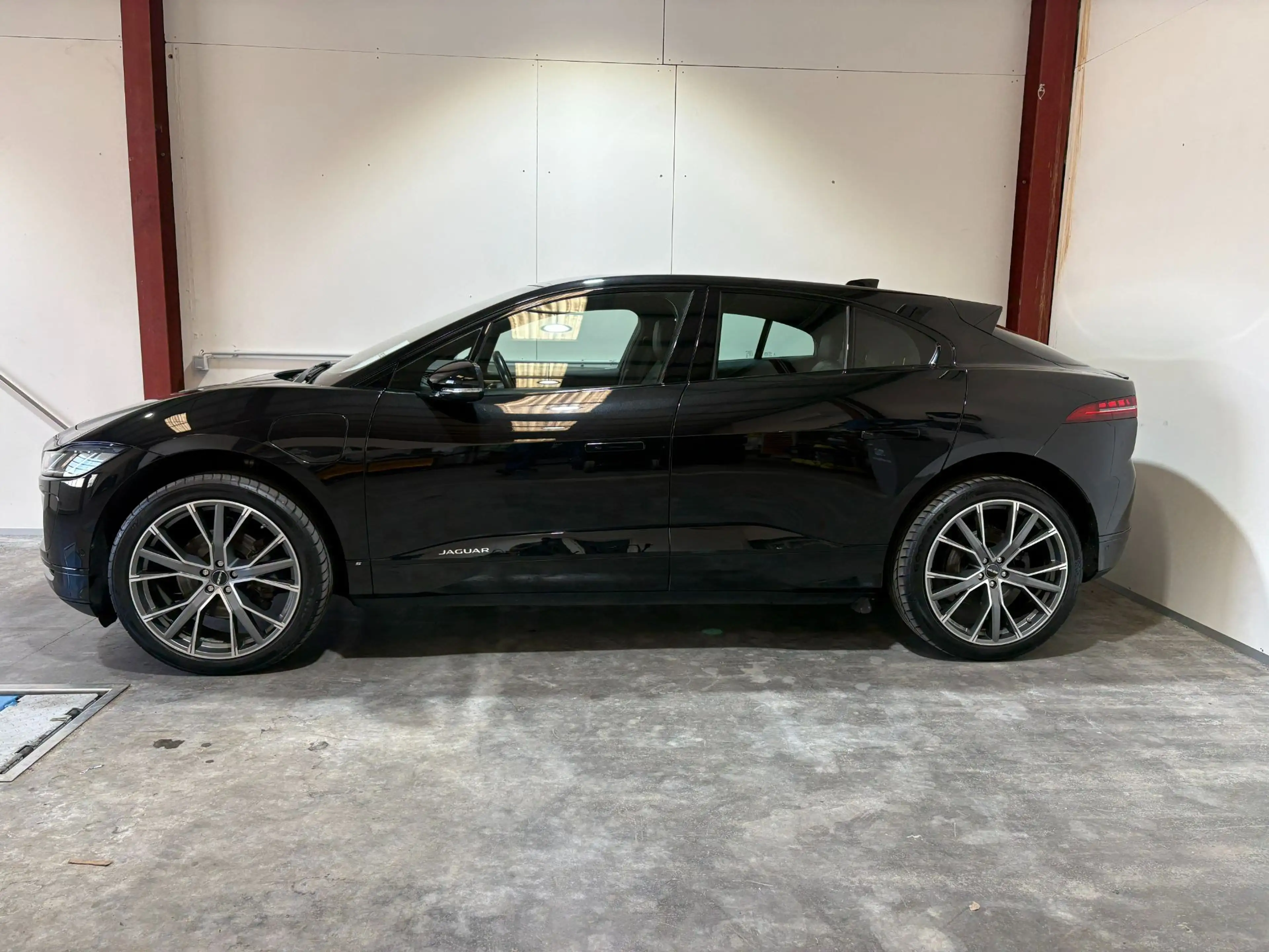 Jaguar I-Pace EV400 AWD S 8-fach PANO 22er LEDER BLACK MERIDIAN — photo 4