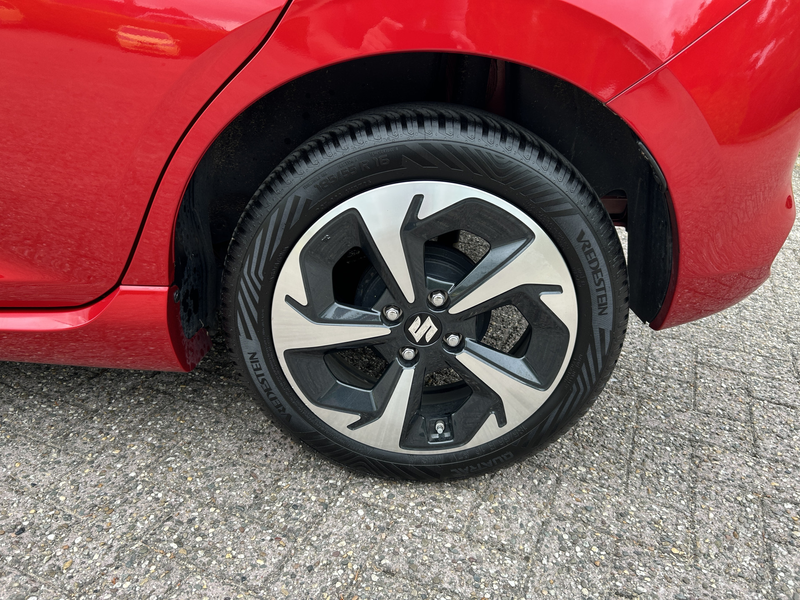 Suzuki Swift 1.2 Style Smart Hybrid — photo 10