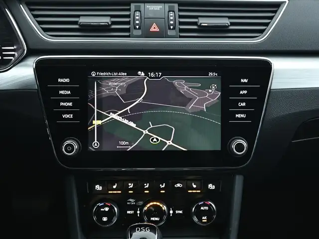 Skoda Superb view 12