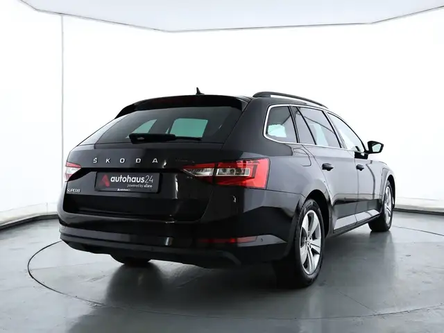 Skoda Superb view 5