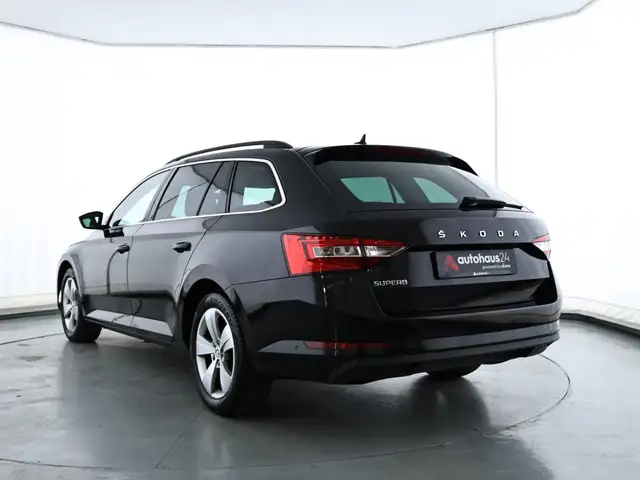 Skoda Superb view 4